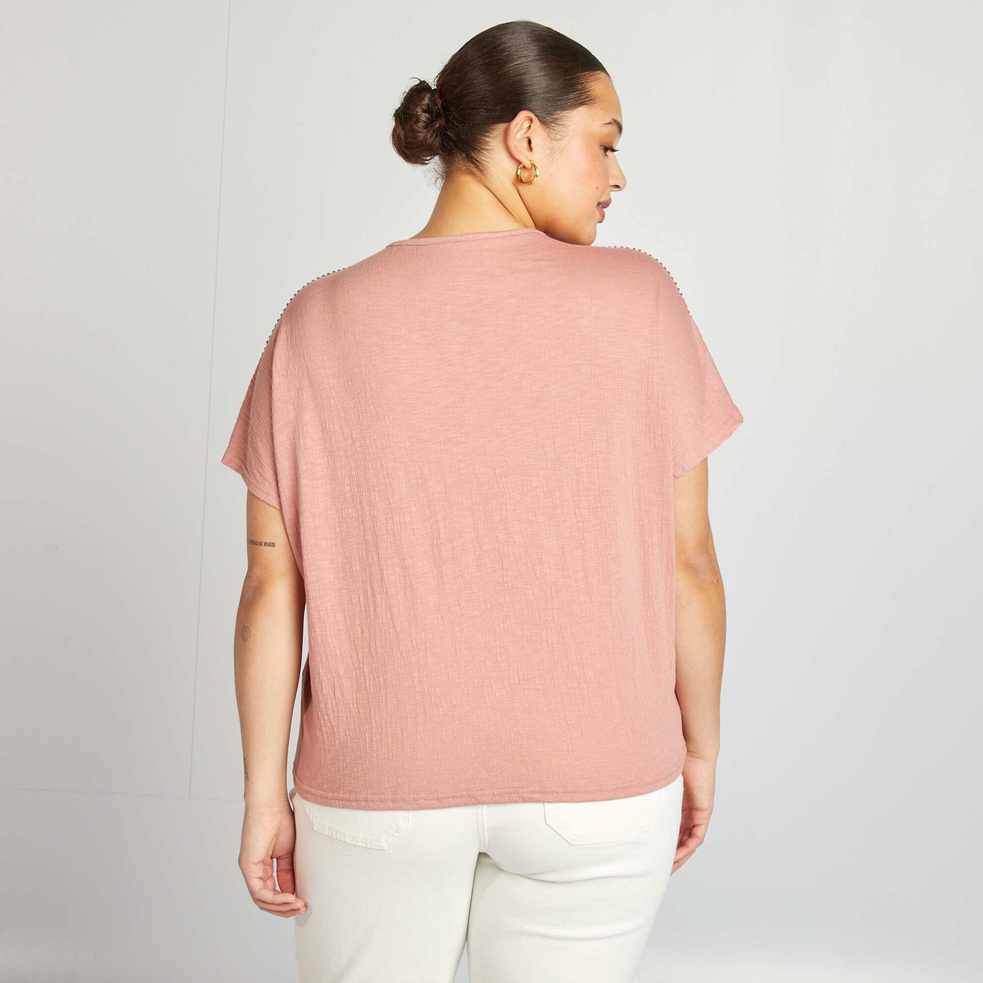 Blouse matière crêpée avec broderies ROSE