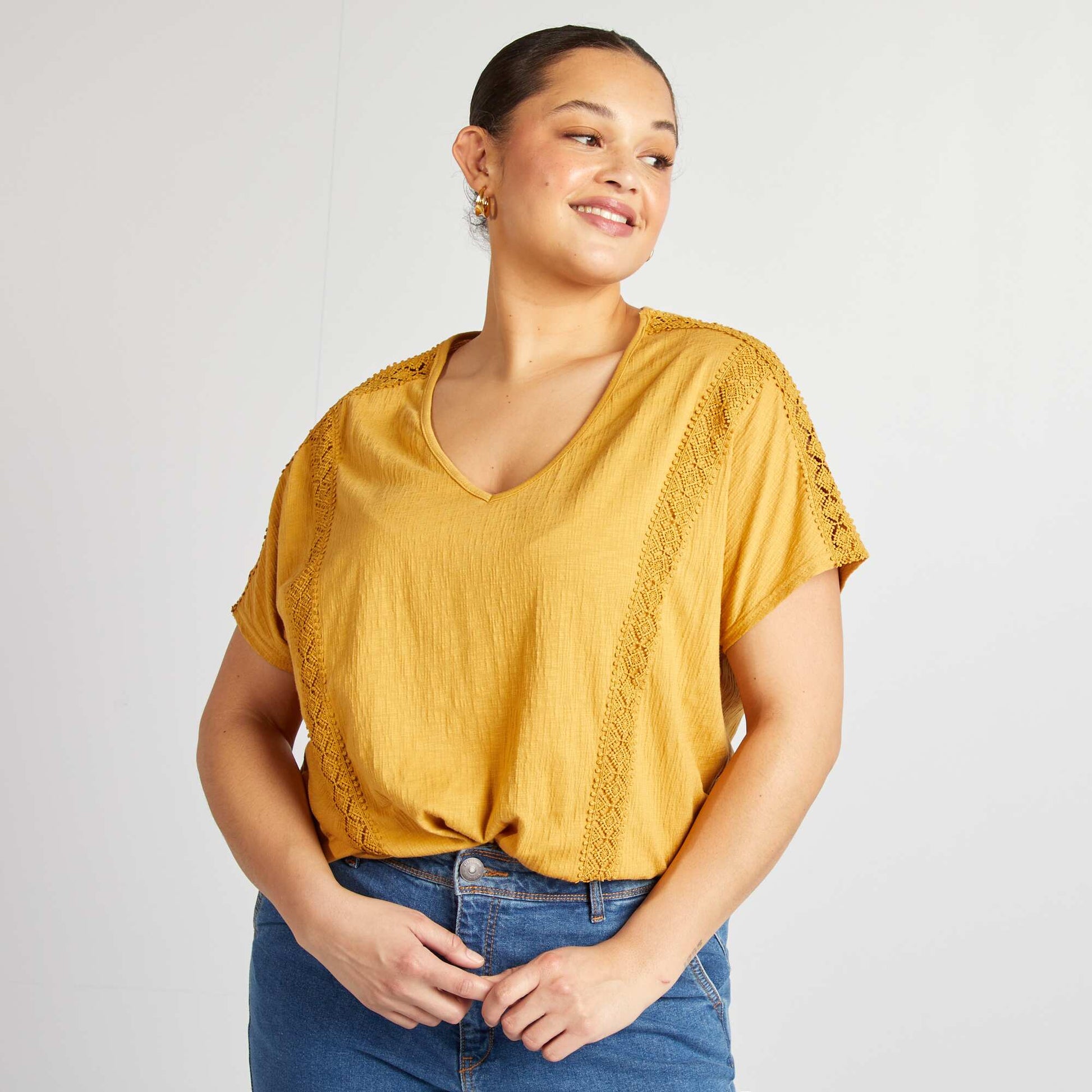 Blouse matière crêpée avec broderies MOUTARDE