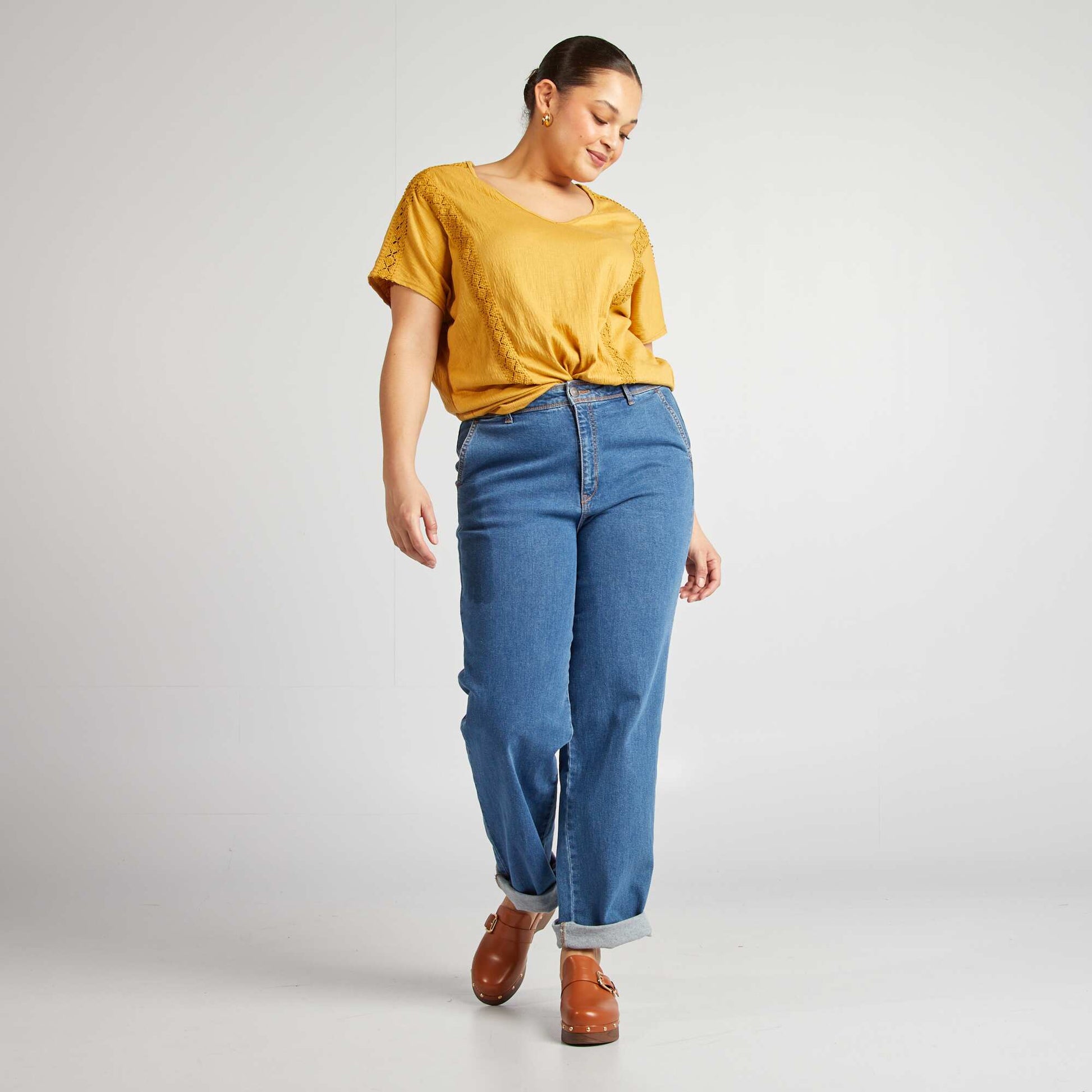 Blouse matière crêpée avec broderies MOUTARDE
