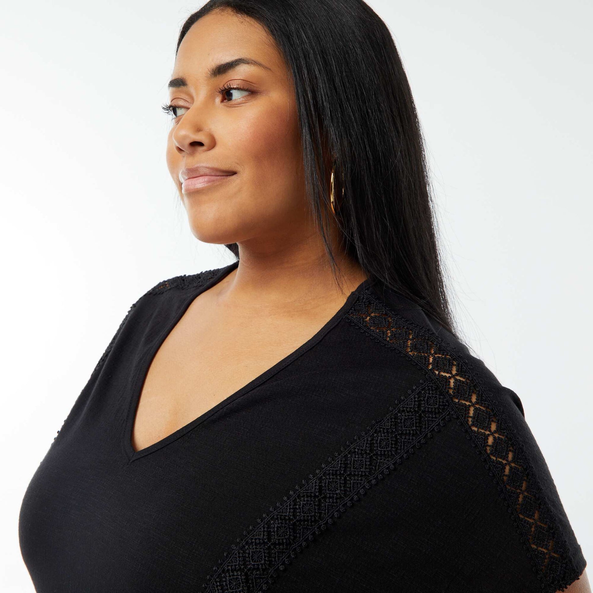 Blouse matière crêpée avec broderies NOIR