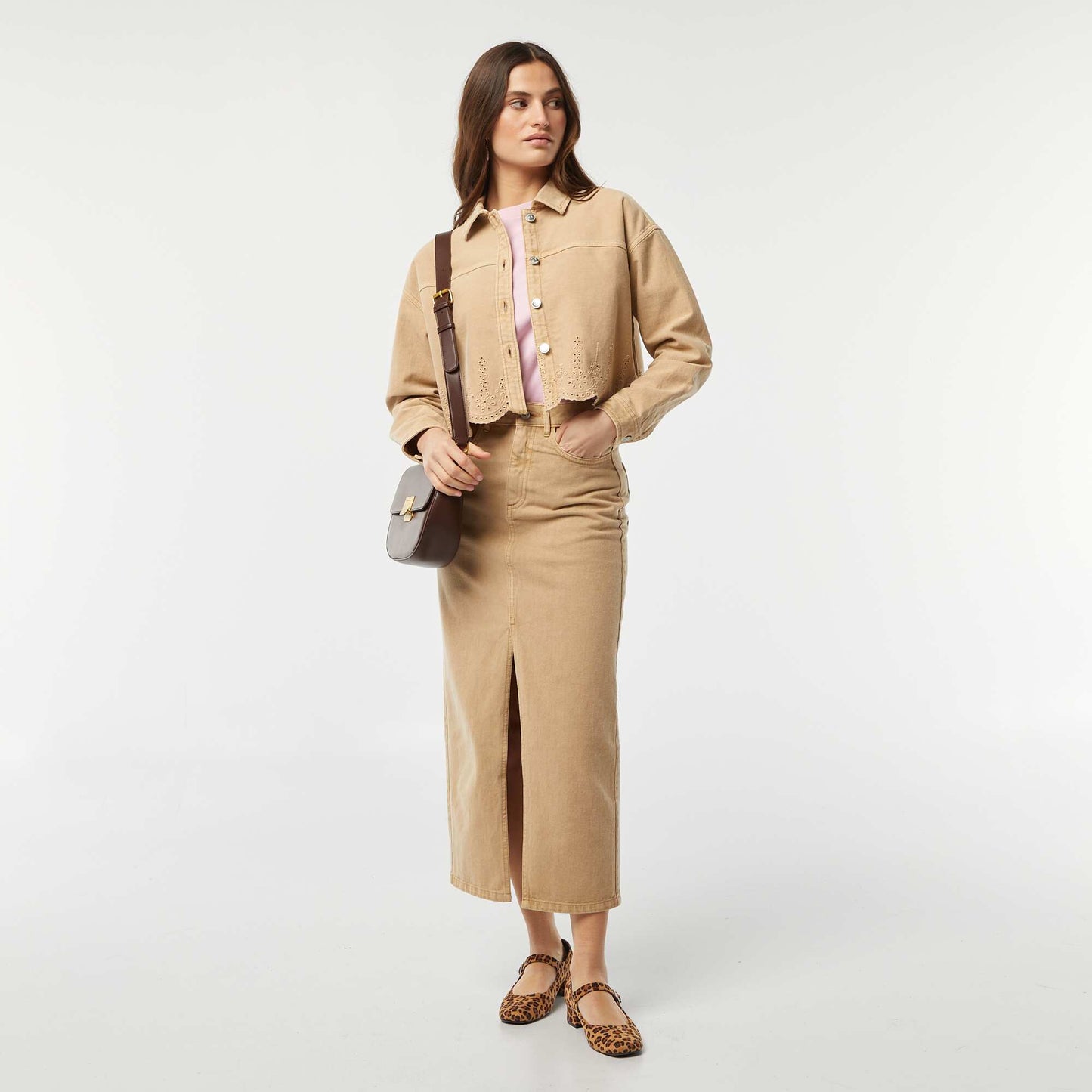Veste en denim avec broderies MARRON