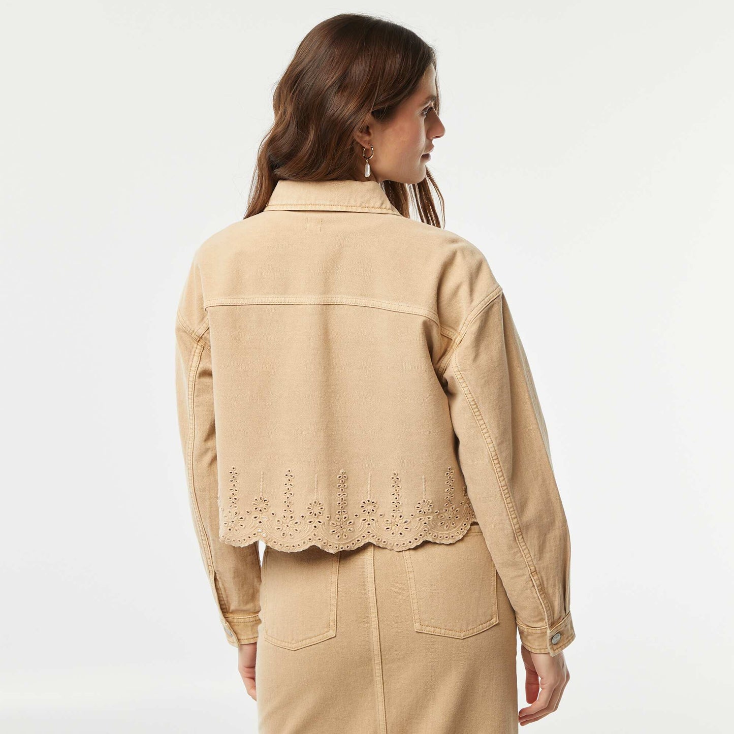 Veste en denim avec broderies MARRON