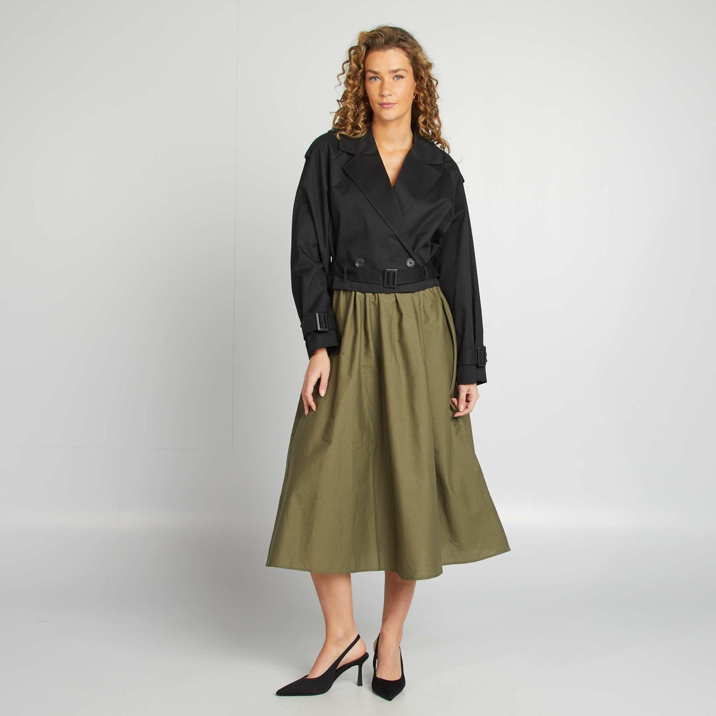 Trench court déperlant avec emmanchures raglan NOIR