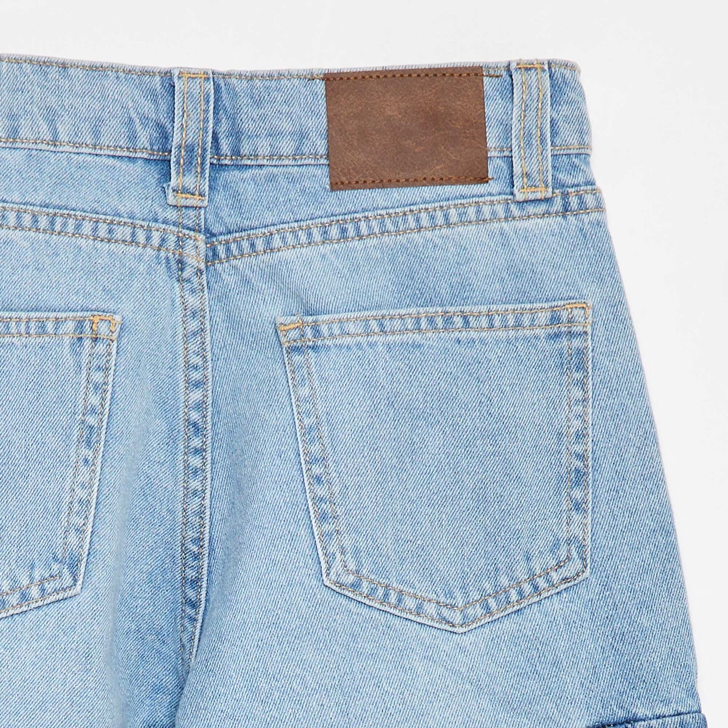Pantalon en jean avec poches à rabat BLEU
