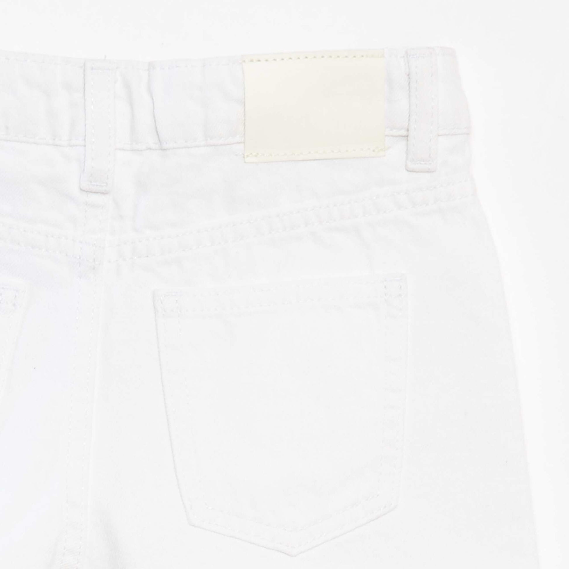 Short en denim avec broderies BLANC