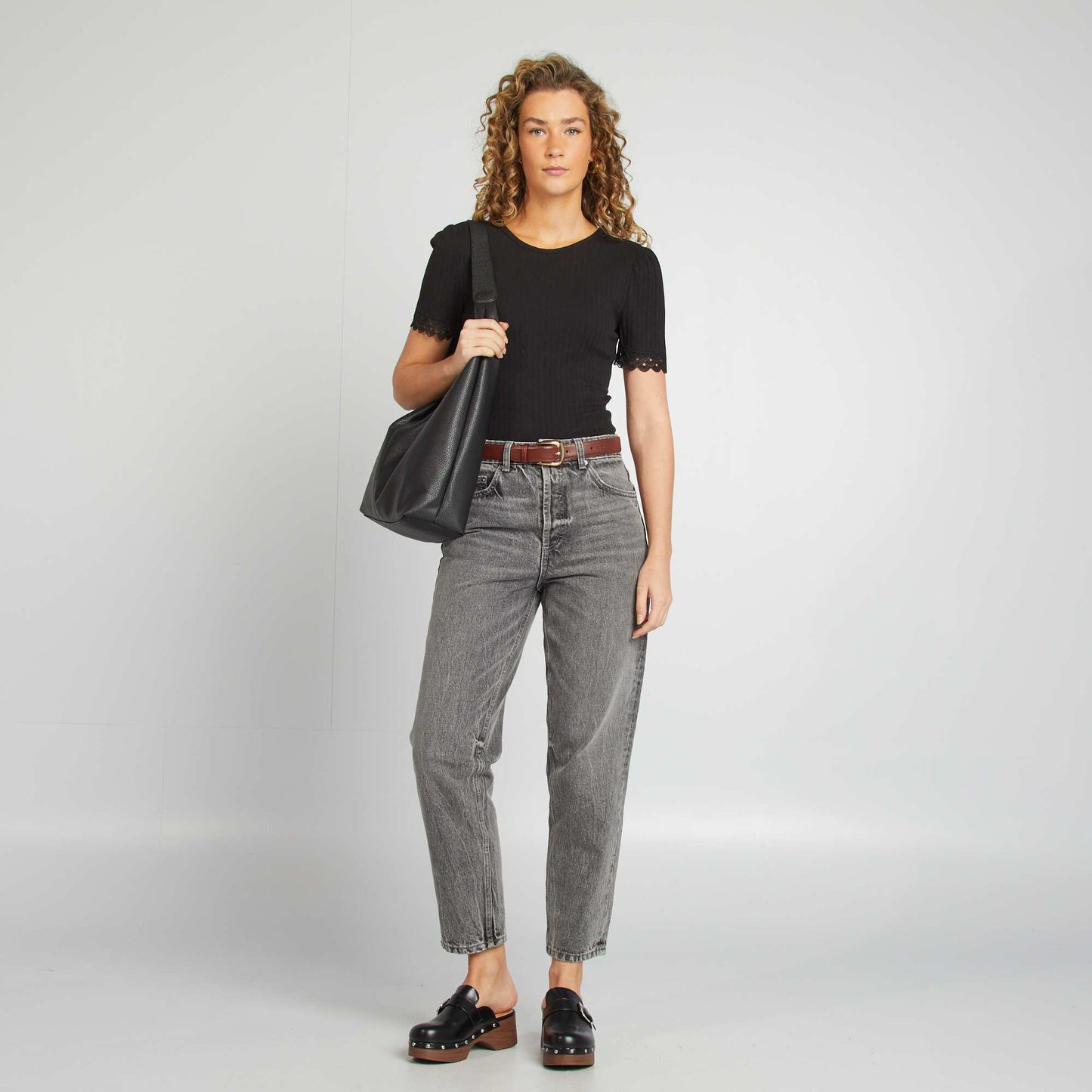 T-shirt manches courtes brodées NOIR