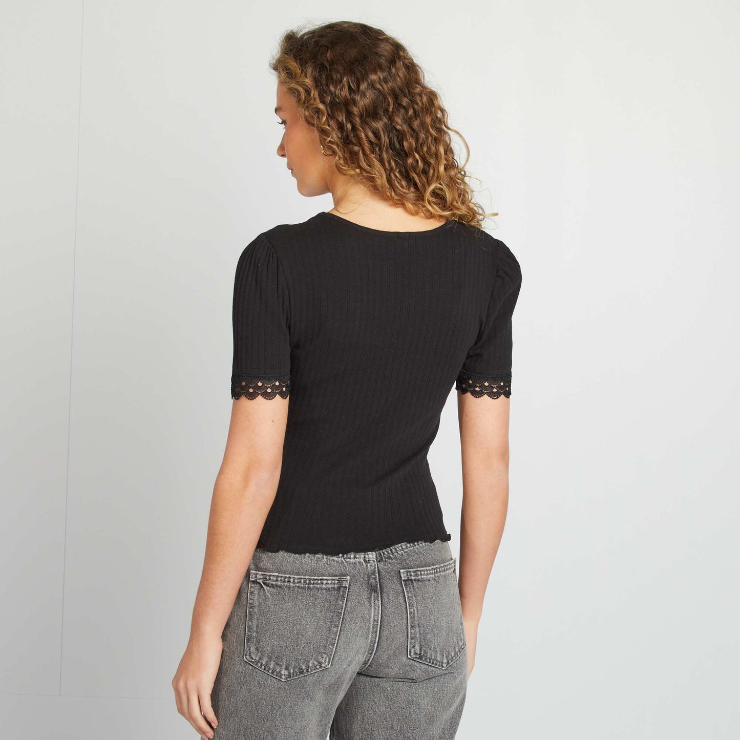 T-shirt manches courtes brodées NOIR