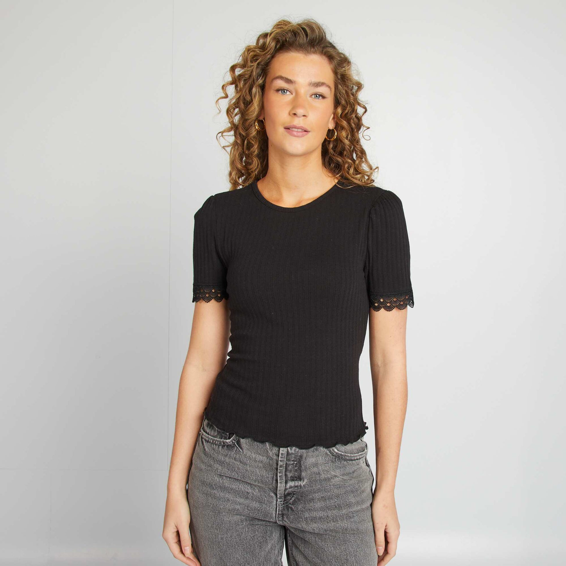 T-shirt manches courtes brodées NOIR