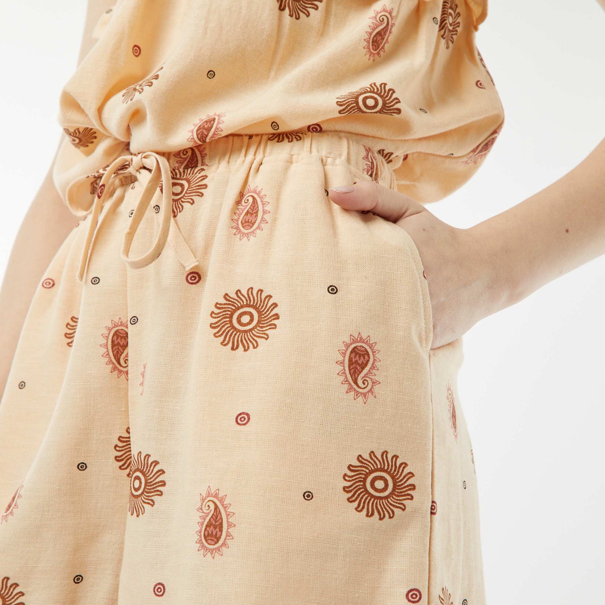 Short en lin mélangé avec 2 poches BEIGE