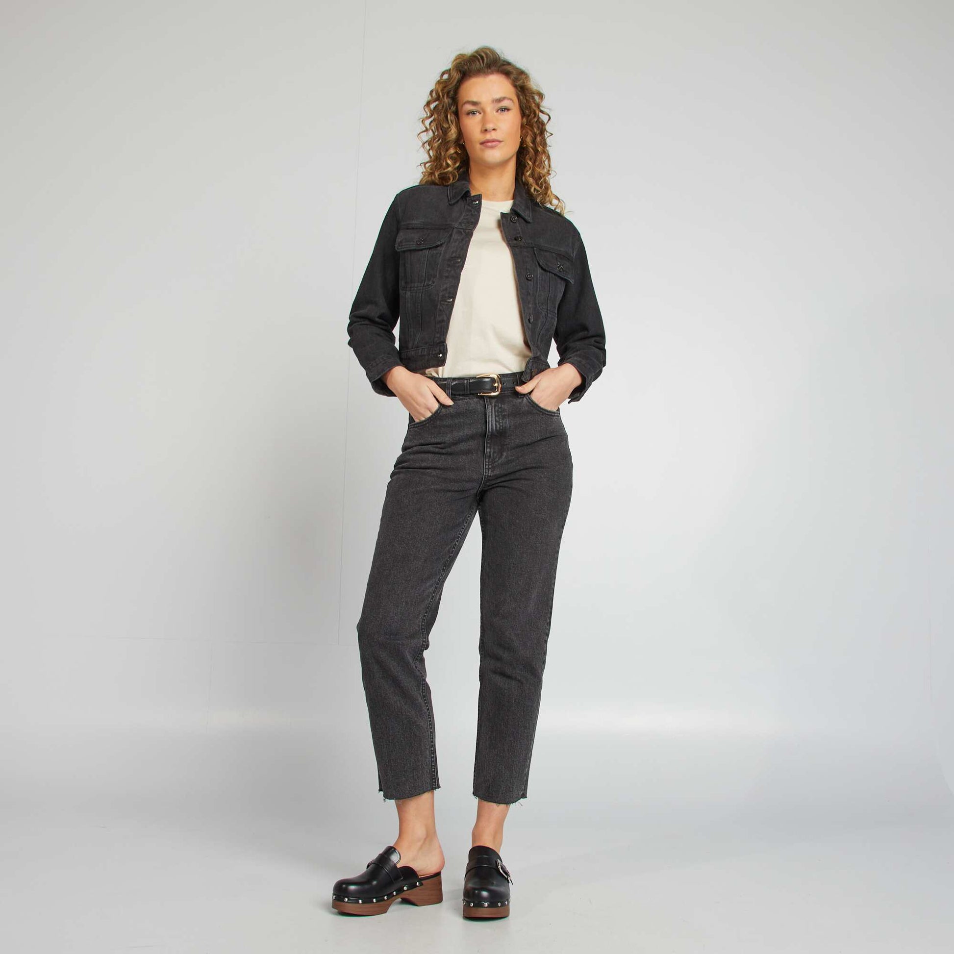 Veste en jean à manches longues avec poches poitrines à rabats GRIS