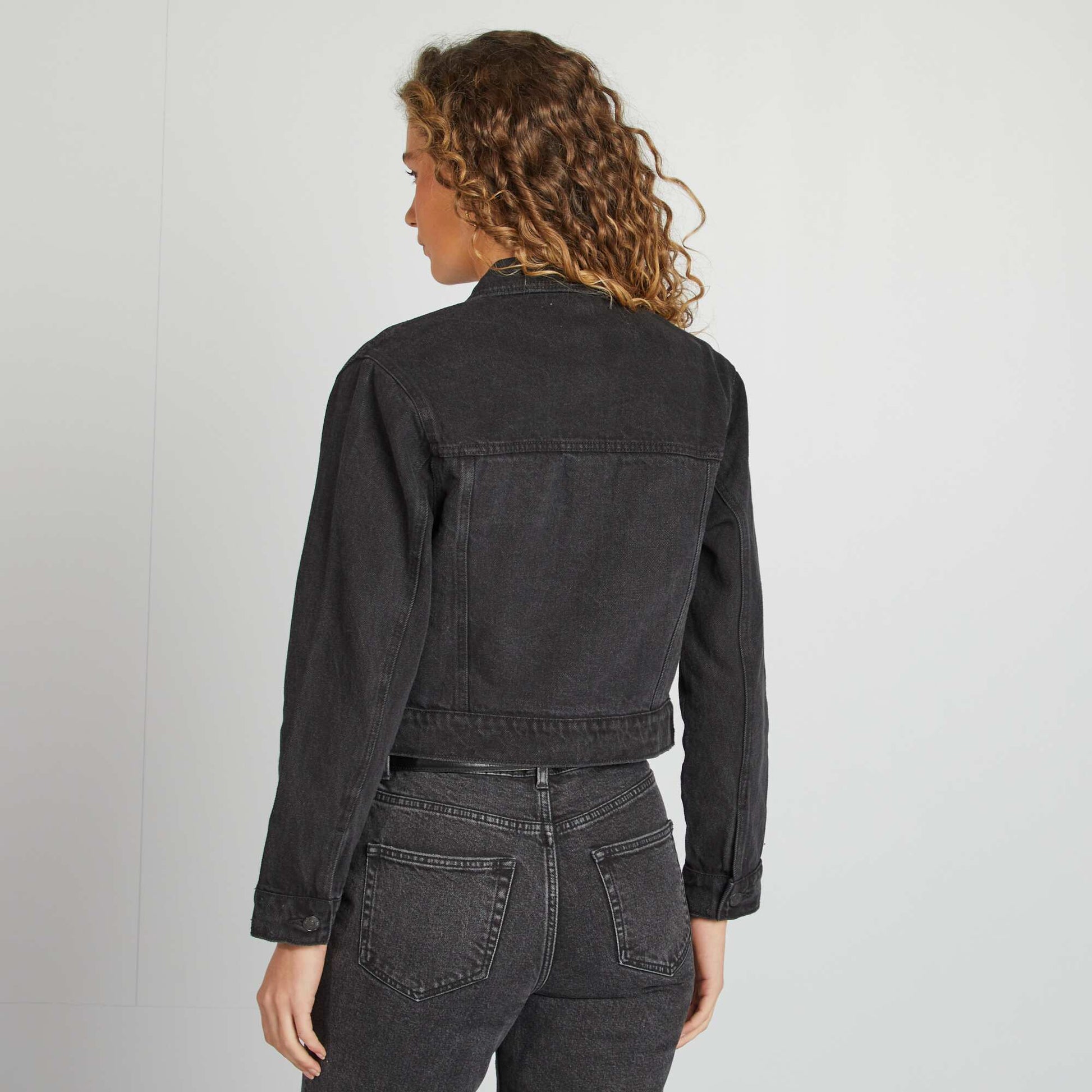 Veste en jean à manches longues avec poches poitrines à rabats GRIS
