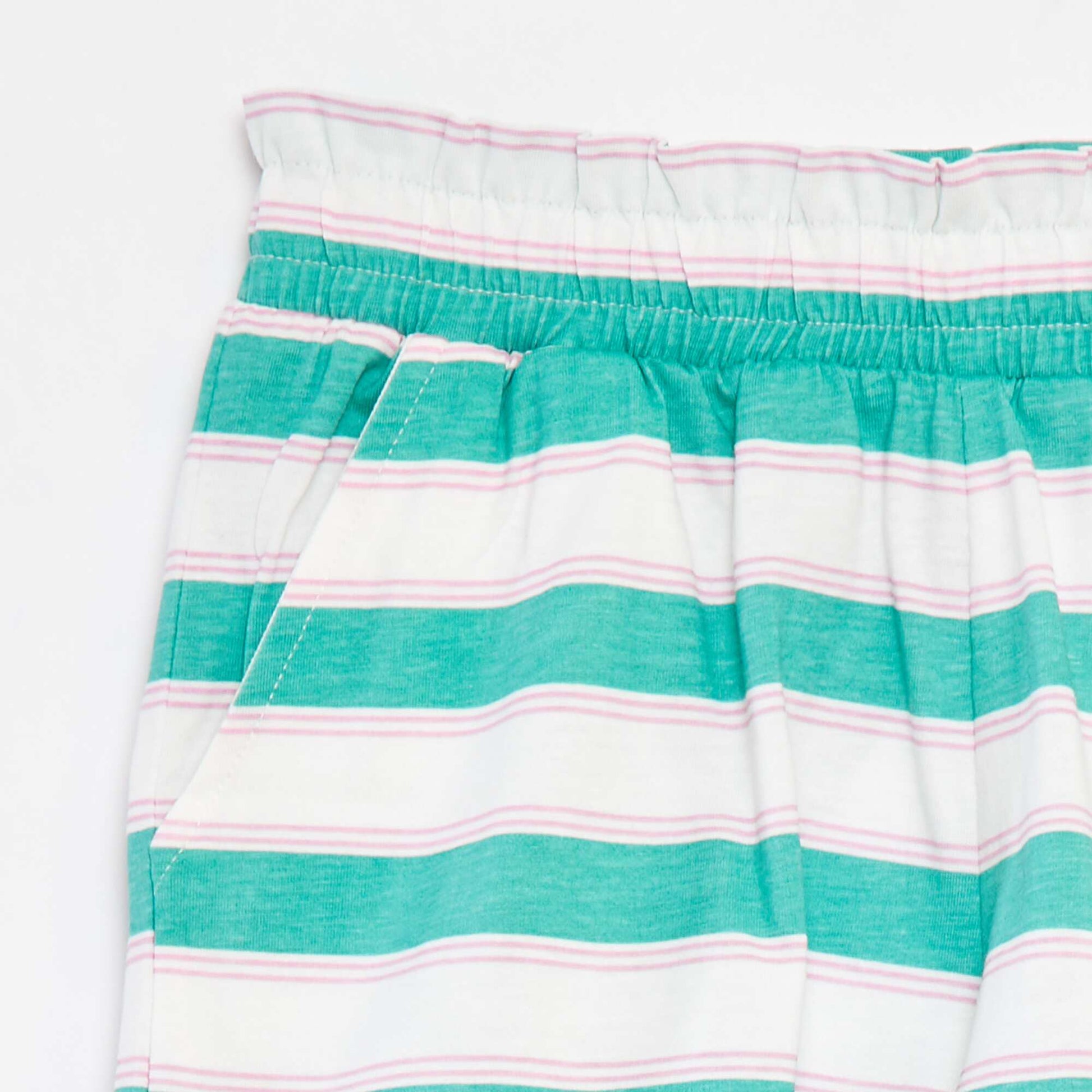 Short léger coloré avec 2 poches VERT