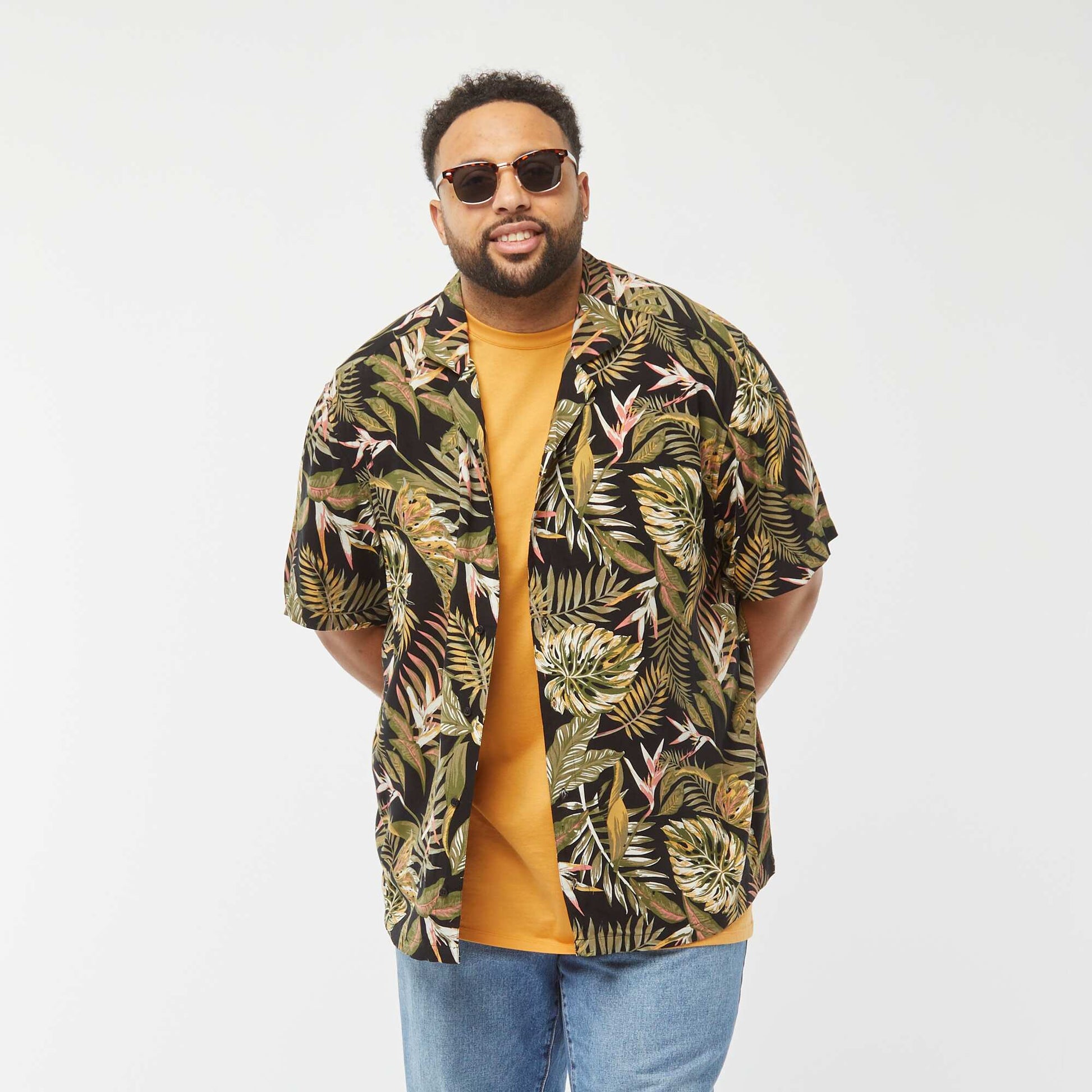 chemise manchzes courtes à motif NOIR