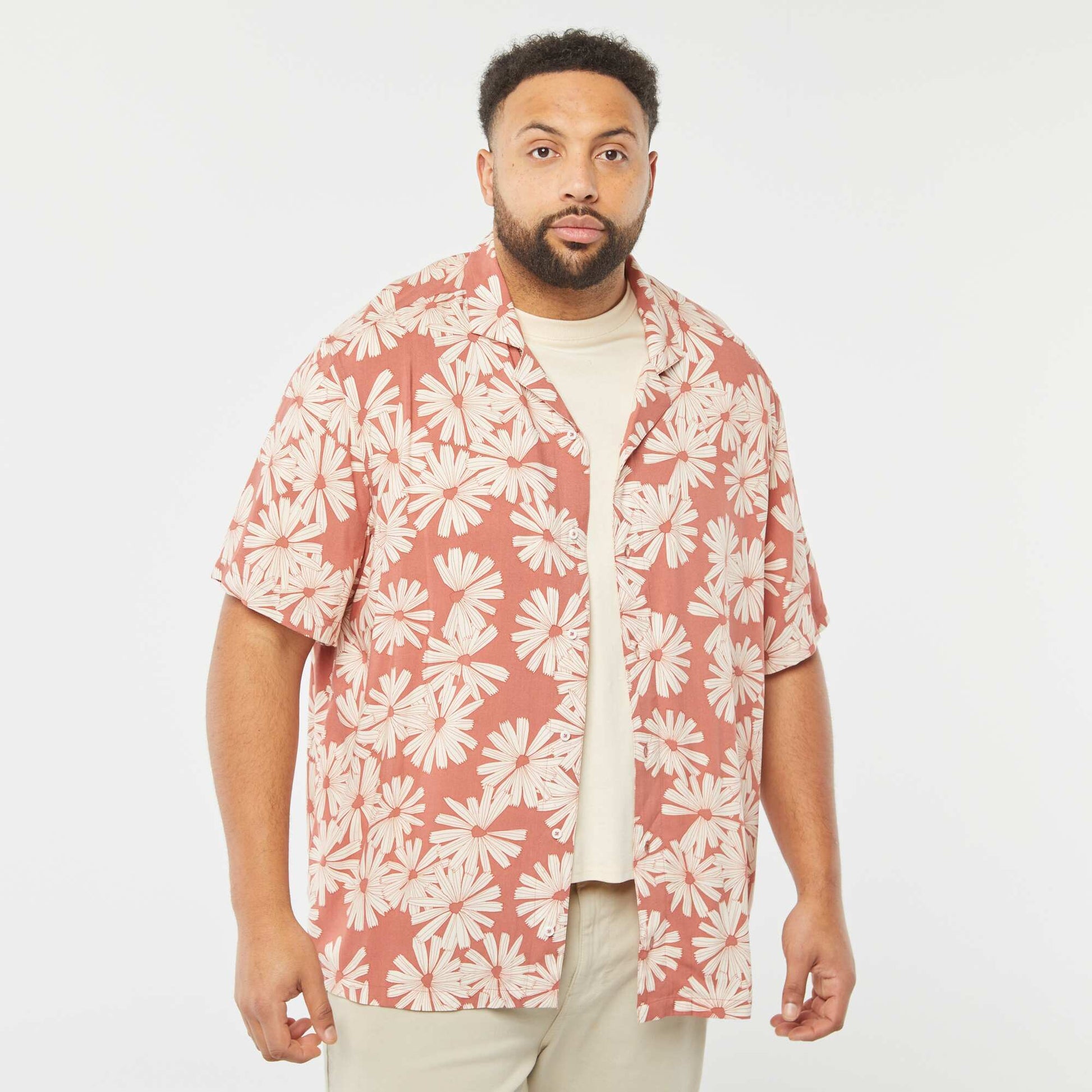 chemise manchzes courtes à motif ROUGE