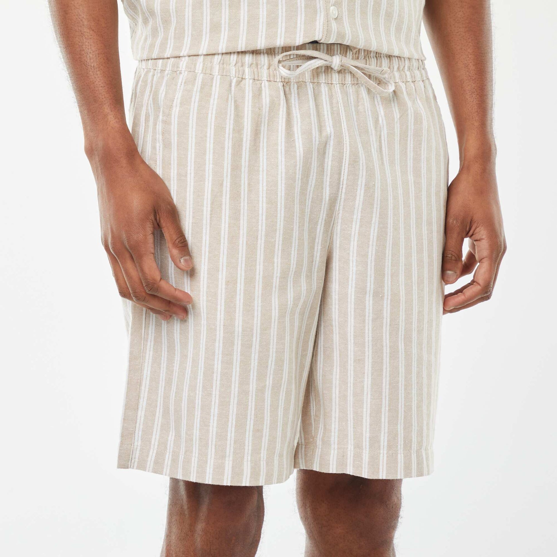 Short en lin mélangé à motif rayé BEIGE