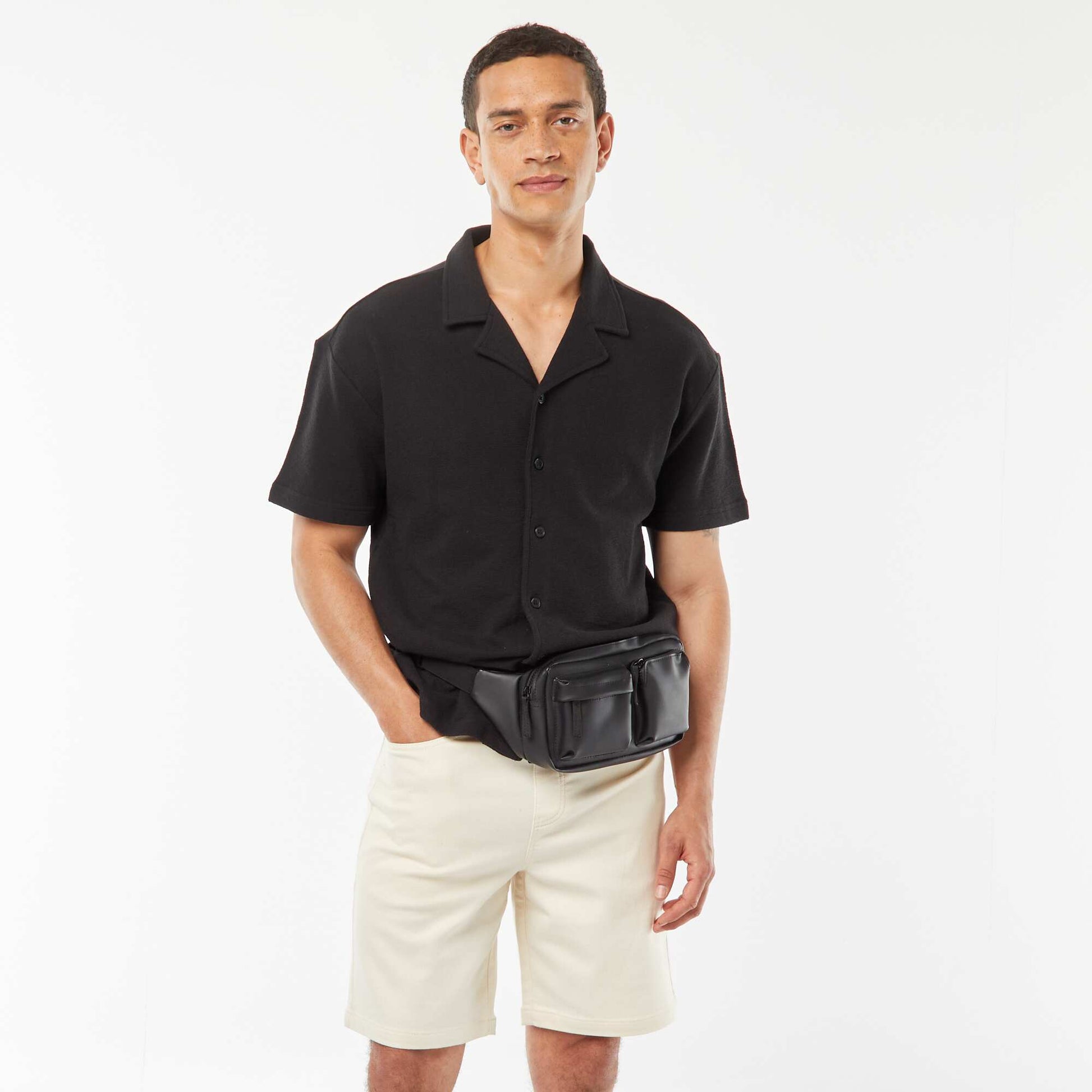Bermuda uni avec taille élastiquée et cordons de serrage UNDYED