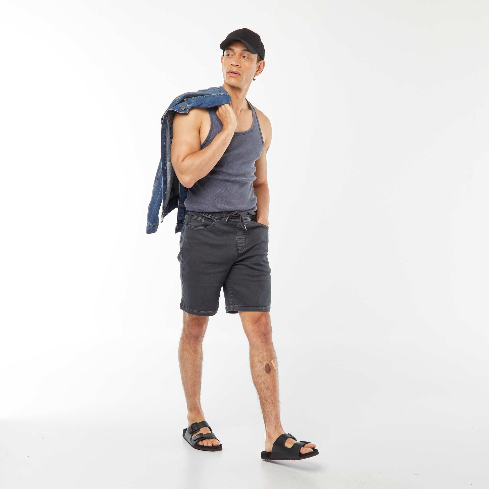 Bermuda uni avec taille élastiquée et cordons de serrage NOIR