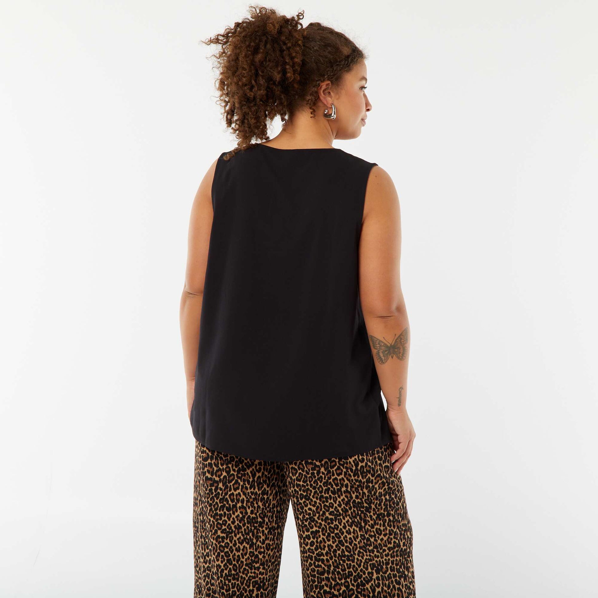 Blouse uni avec couture fantaisie au col NOIR