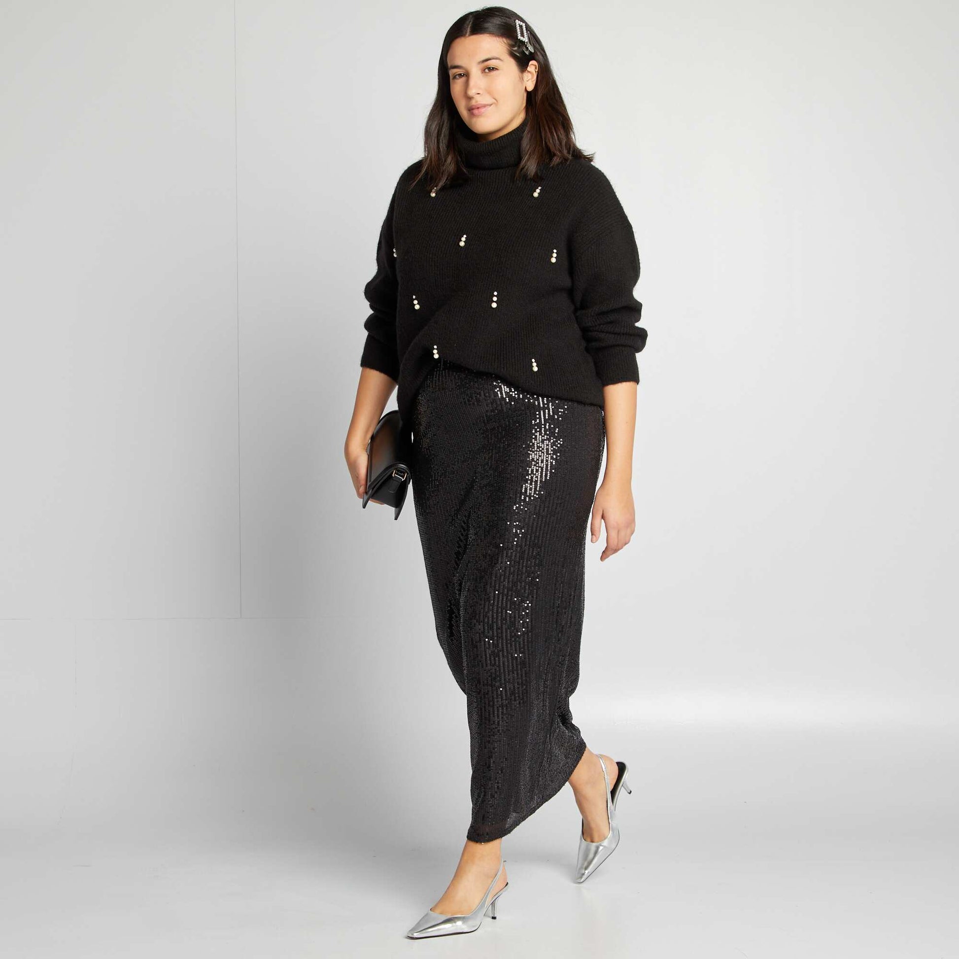 Pull col roulé en maille tricot avec perles fantaisies noir