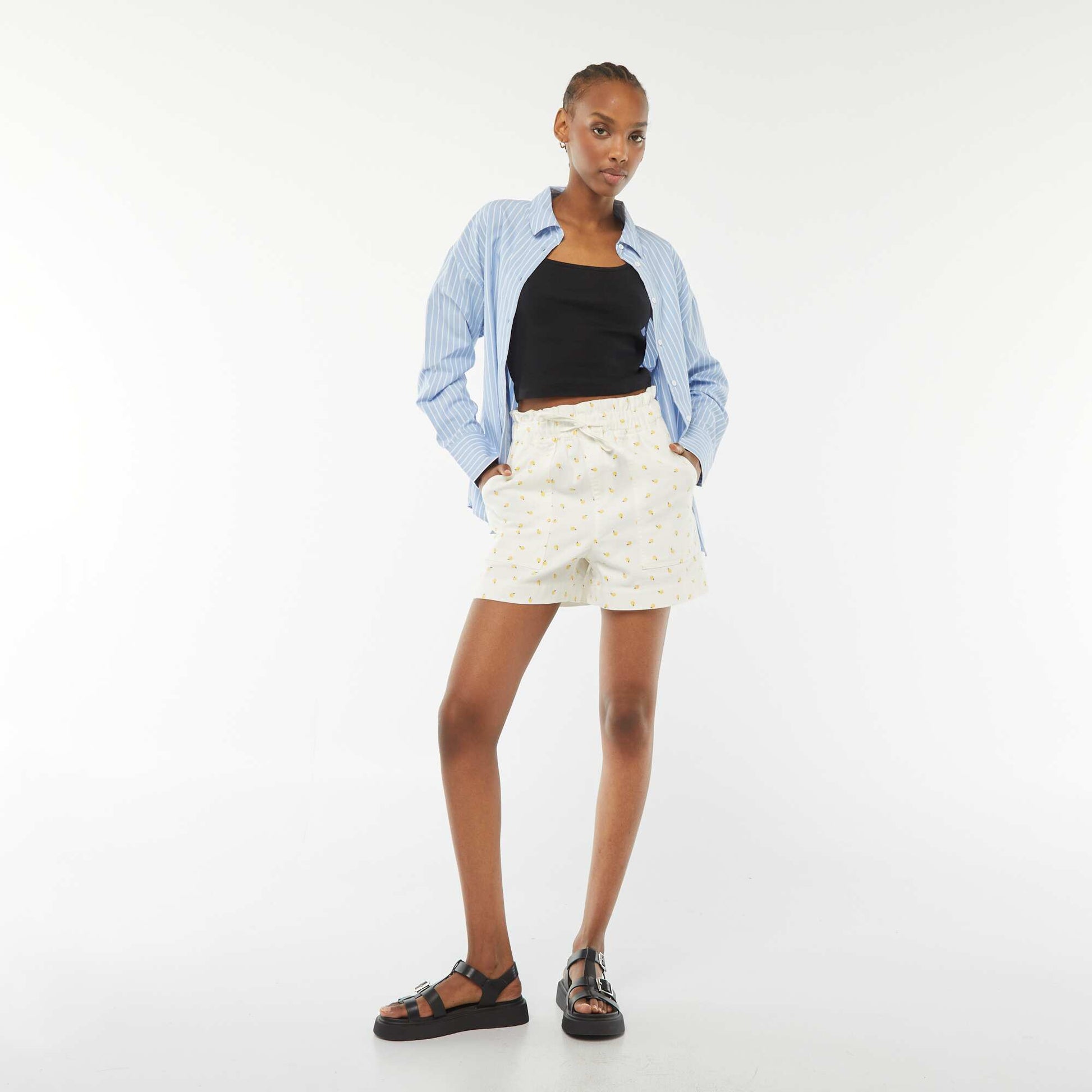 Short court en denim avec grandes poches plaquées BLANC/JAUNE