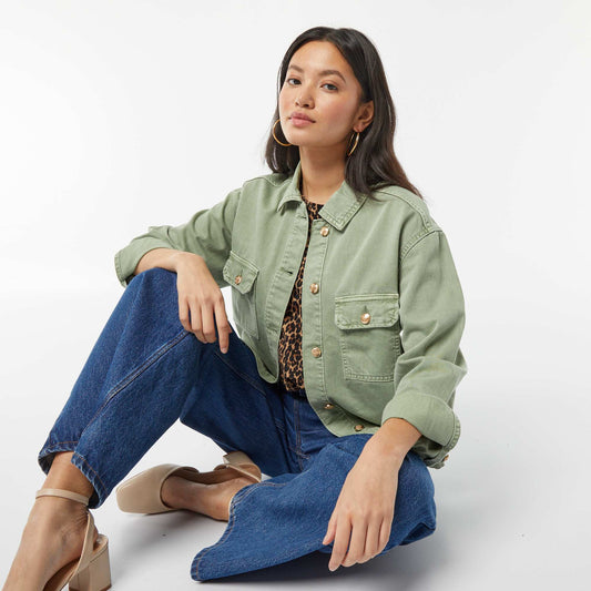 Veste en jean avec boutons dorés VERT