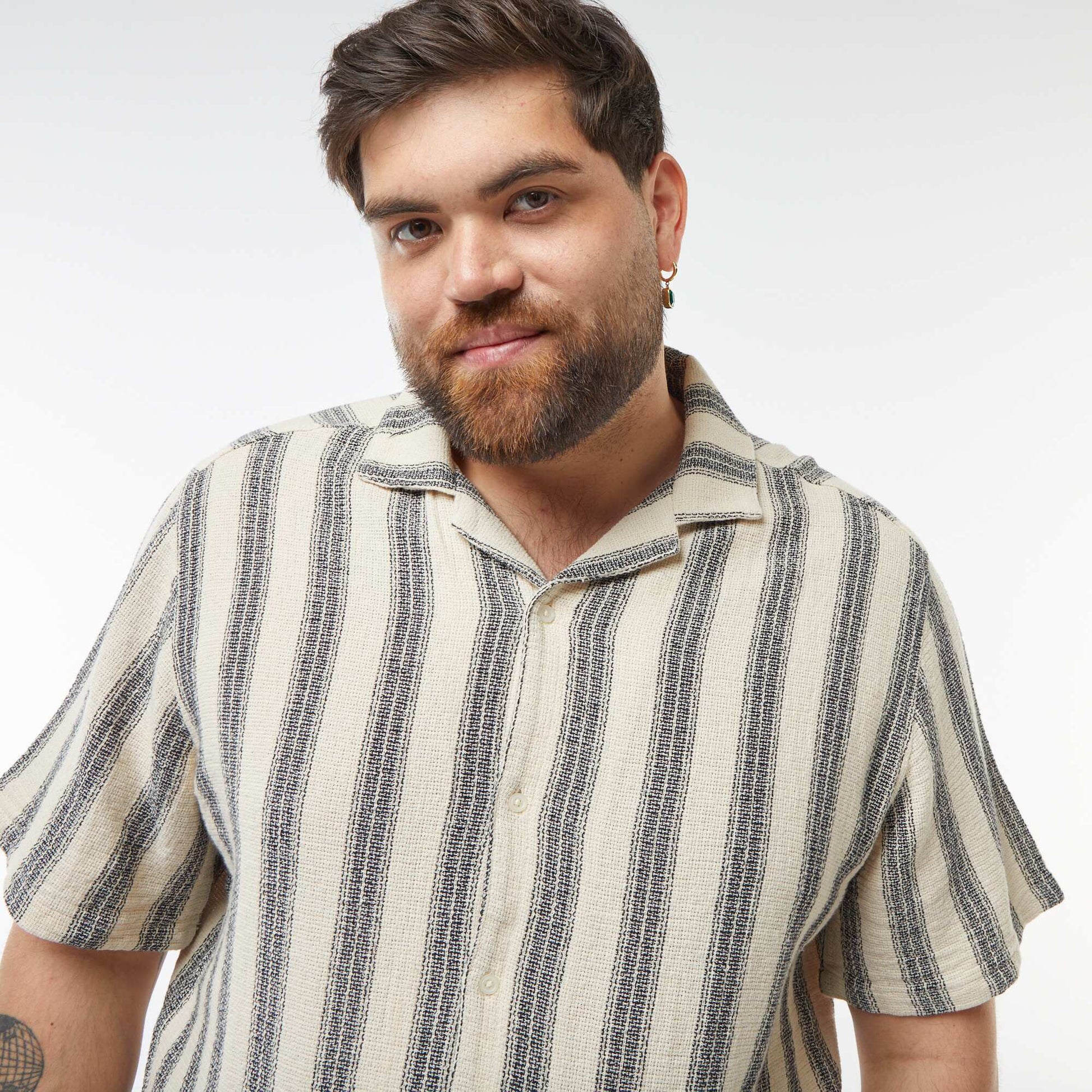 Chemise manches courtes avec motif rayé BLANC