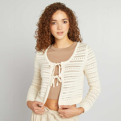 Gilet en crochet avec nœuds BEIGE