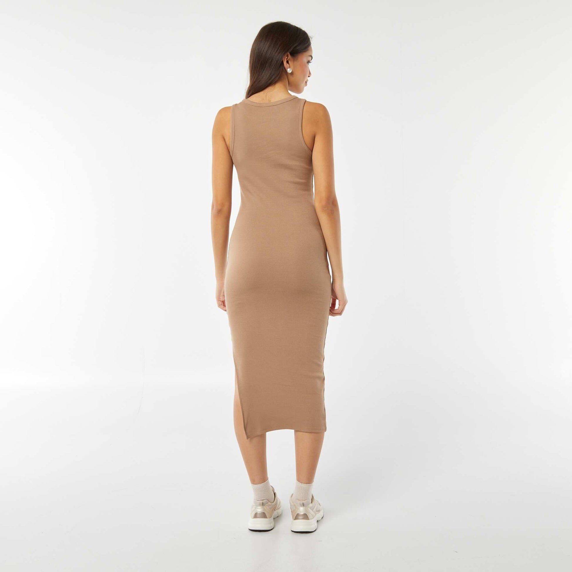 Robe longue moulante en maille côtelée sans manche moulante BEIGE