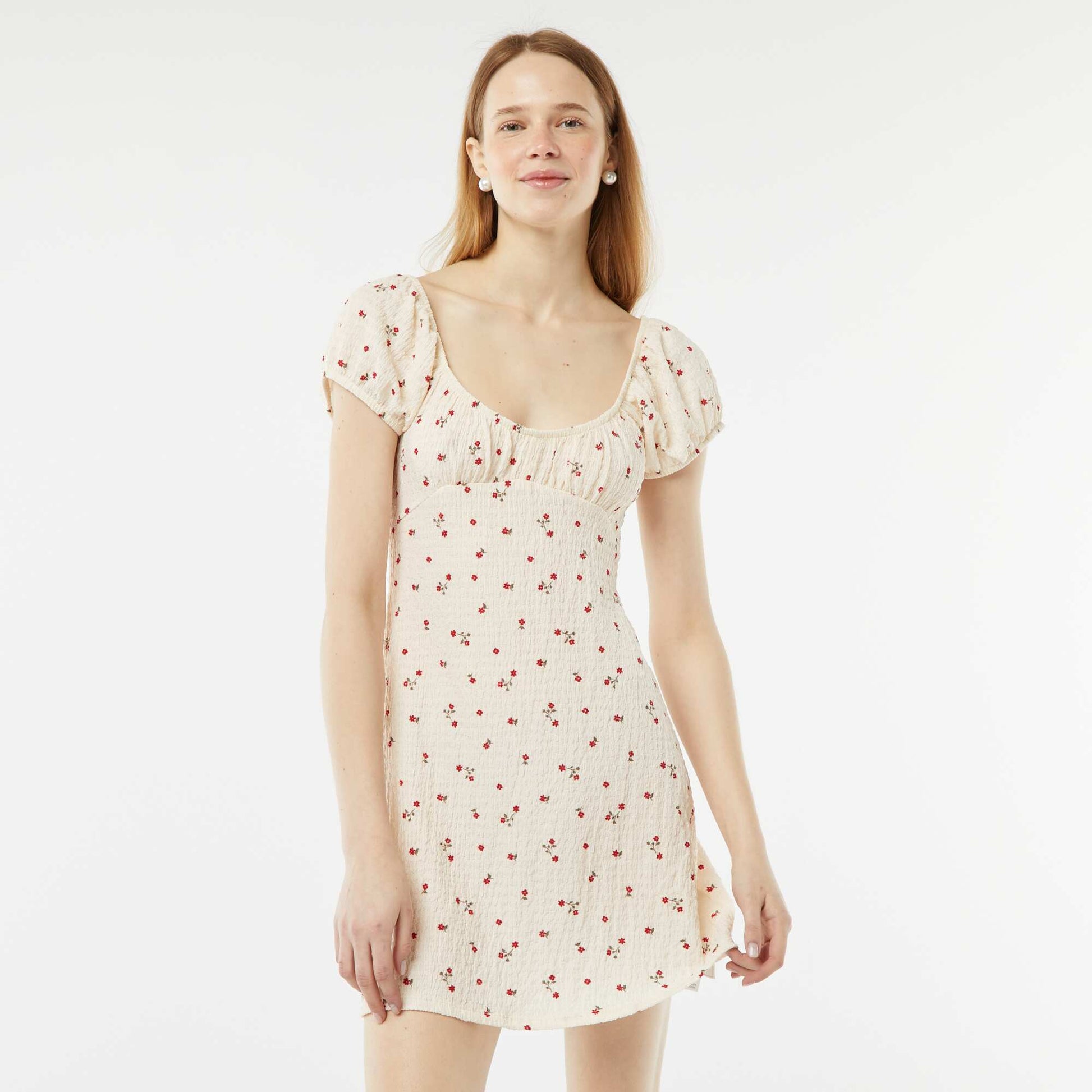 Robe courte en matière gaufrée à manches courtes BEIGE
