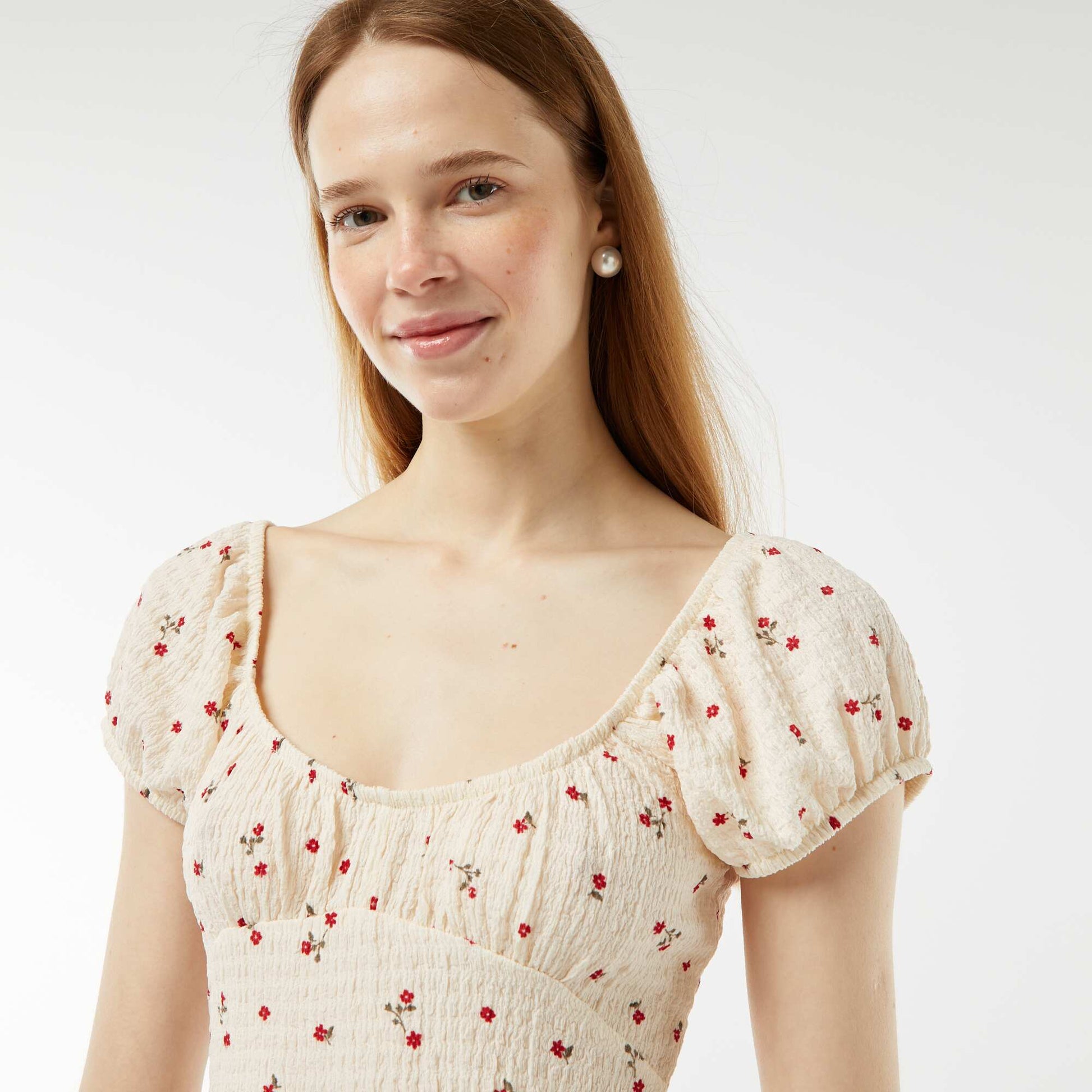Robe courte en matière gaufrée à manches courtes BEIGE