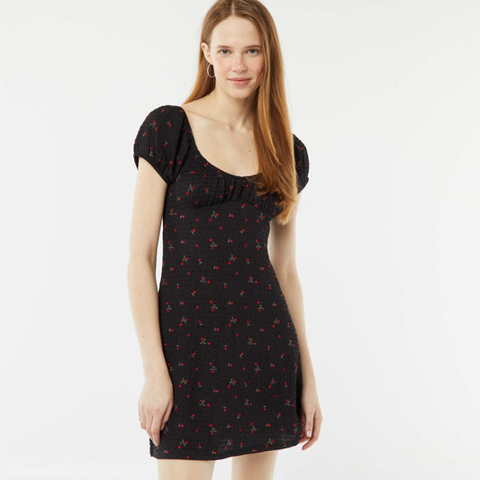 Robe courte en matière gaufrée à manches courtes NOIR