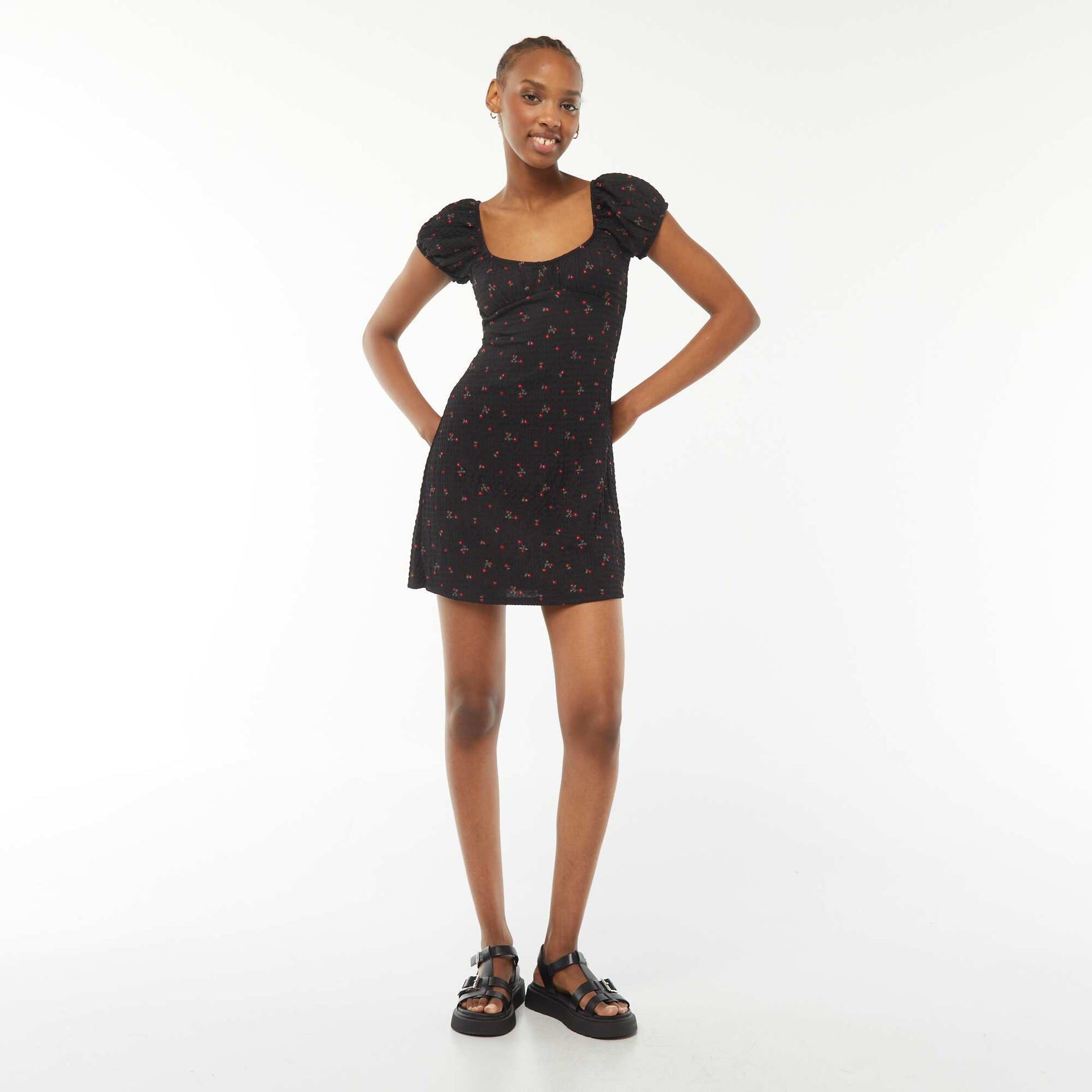 Robe courte en matière gaufrée à manches courtes NOIR FLEURI