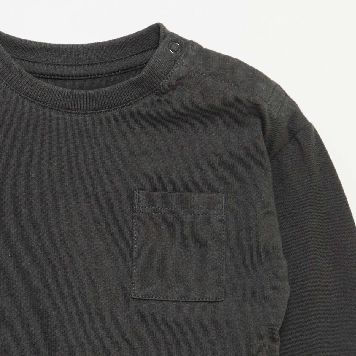 T-shirt manches longues et poche poitrine NOIR
