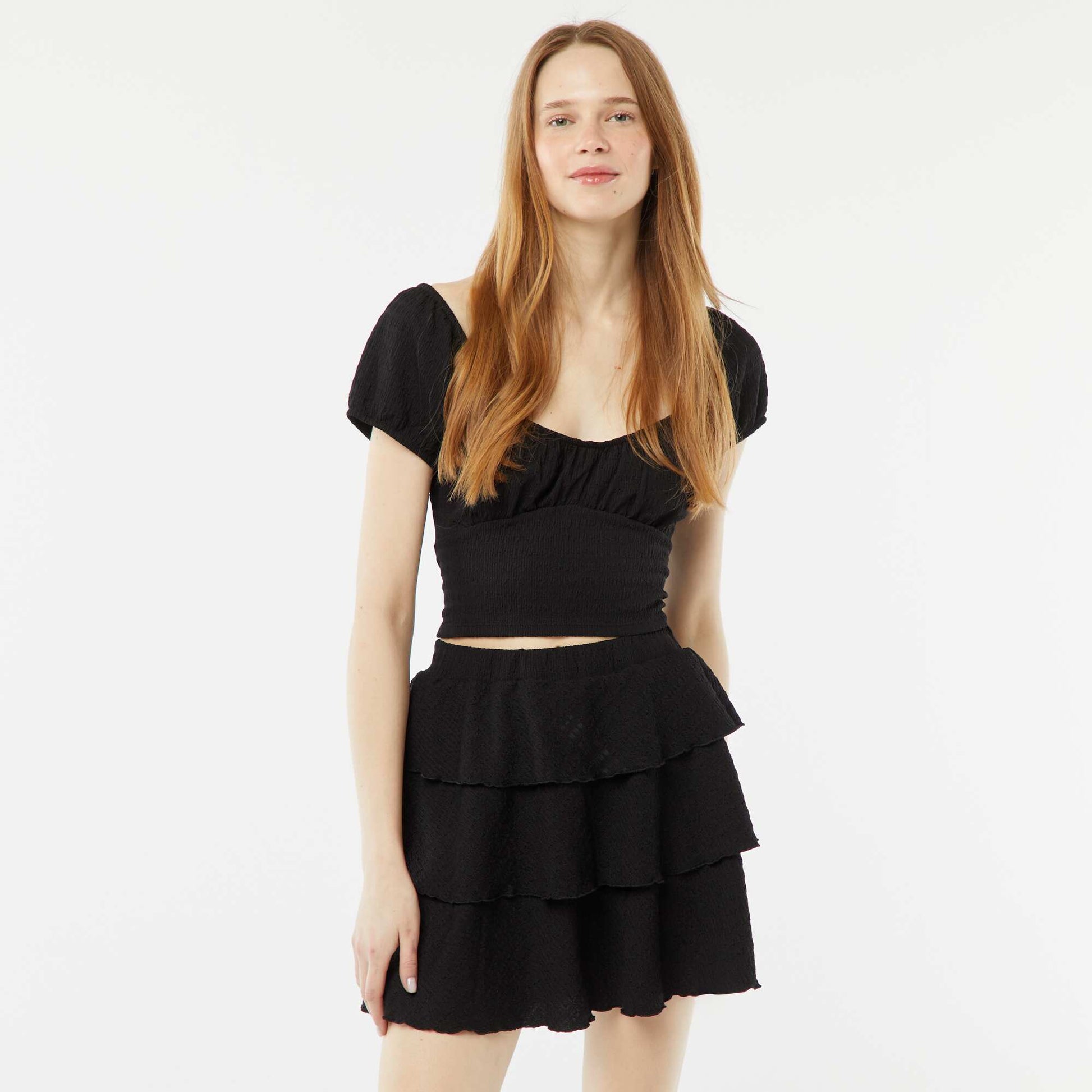 Jupe short courte en matière gaufrée NOIR