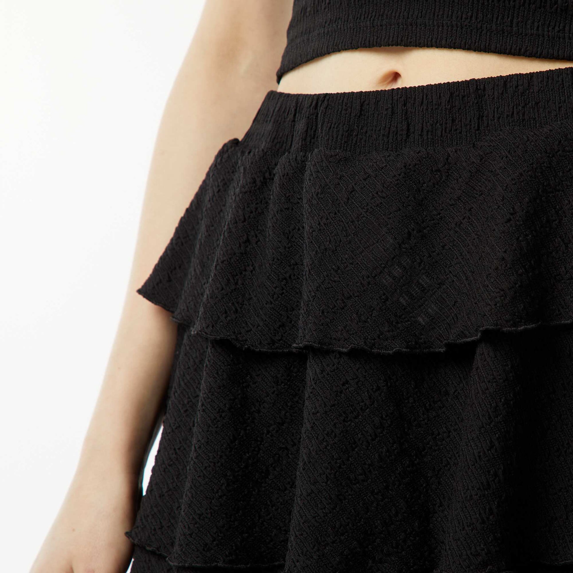 Jupe short courte en matière gaufrée NOIR