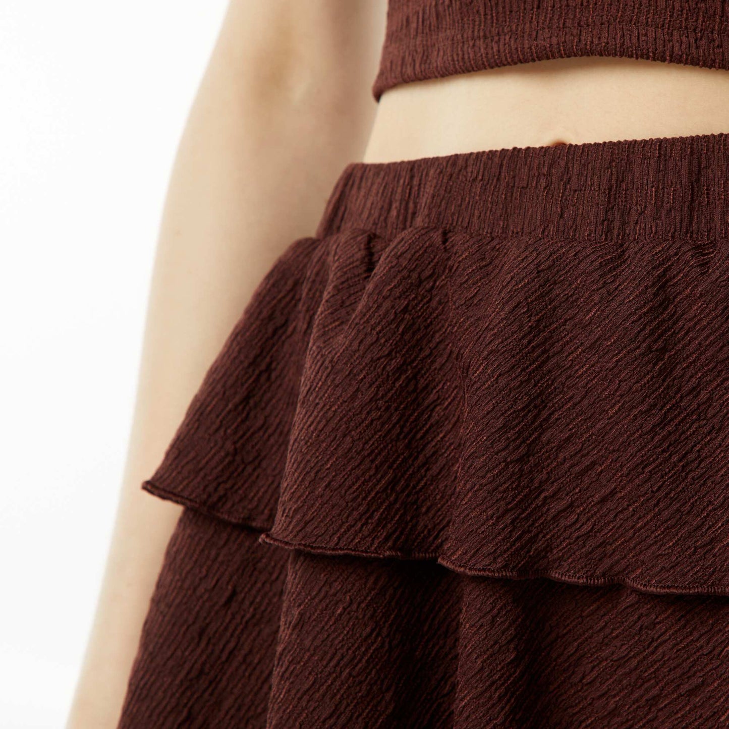 Jupe short courte en matière gaufrée MARRON