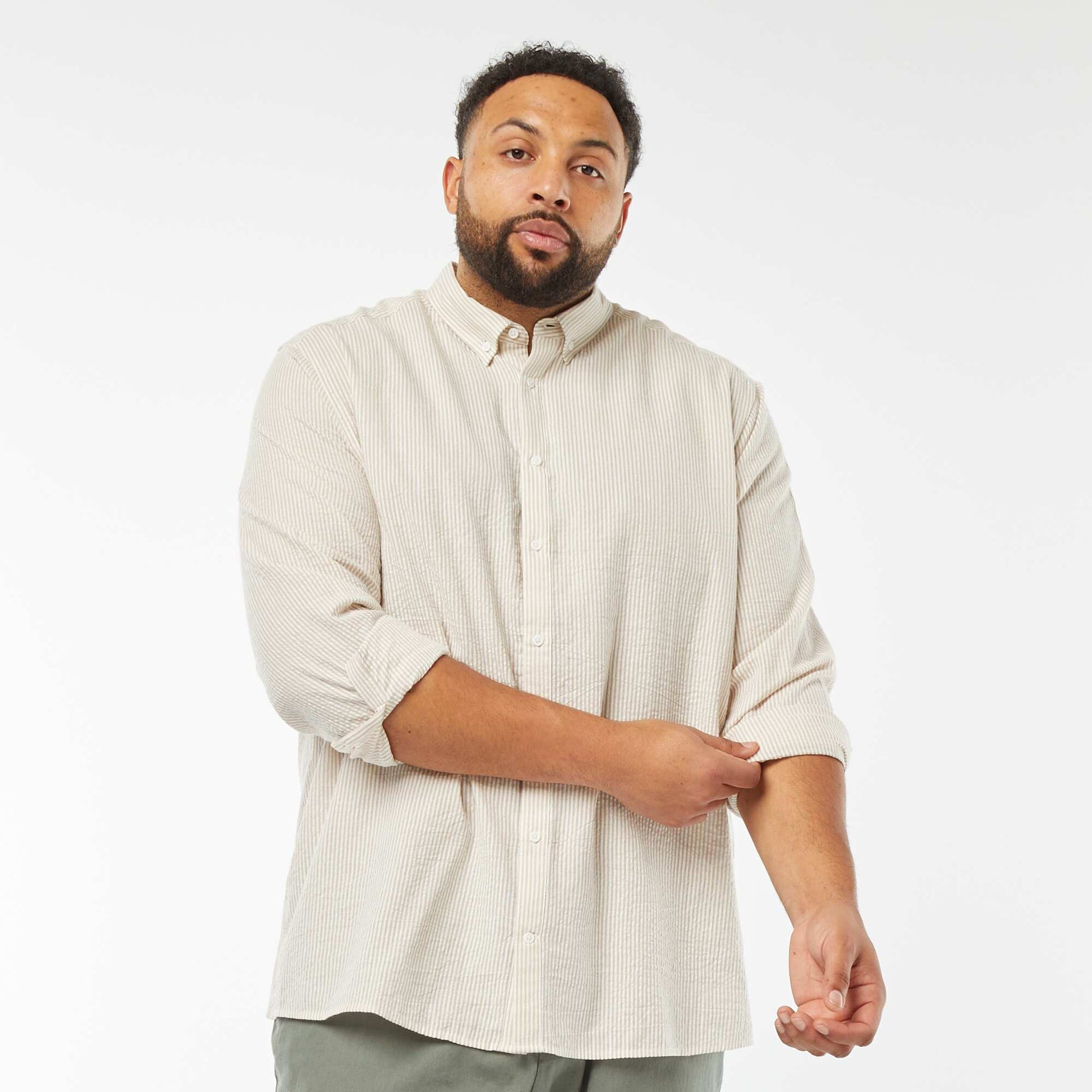 Chemise en matière crépon manches longues et motif rayé BEIGE