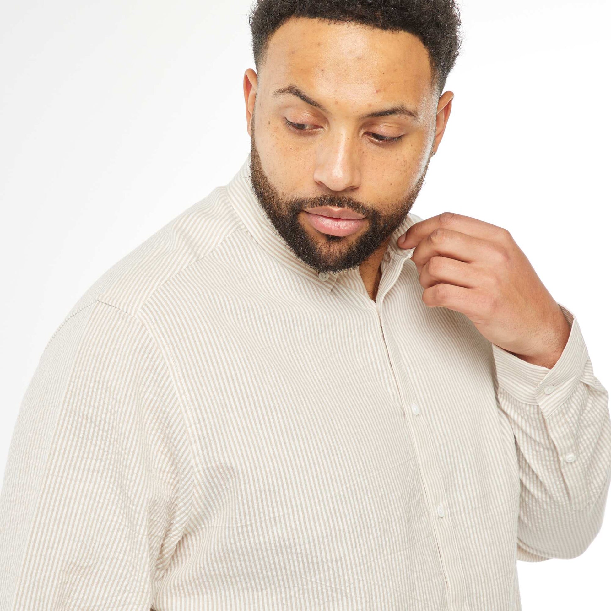 Chemise en matière crépon manches longues et motif rayé BEIGE