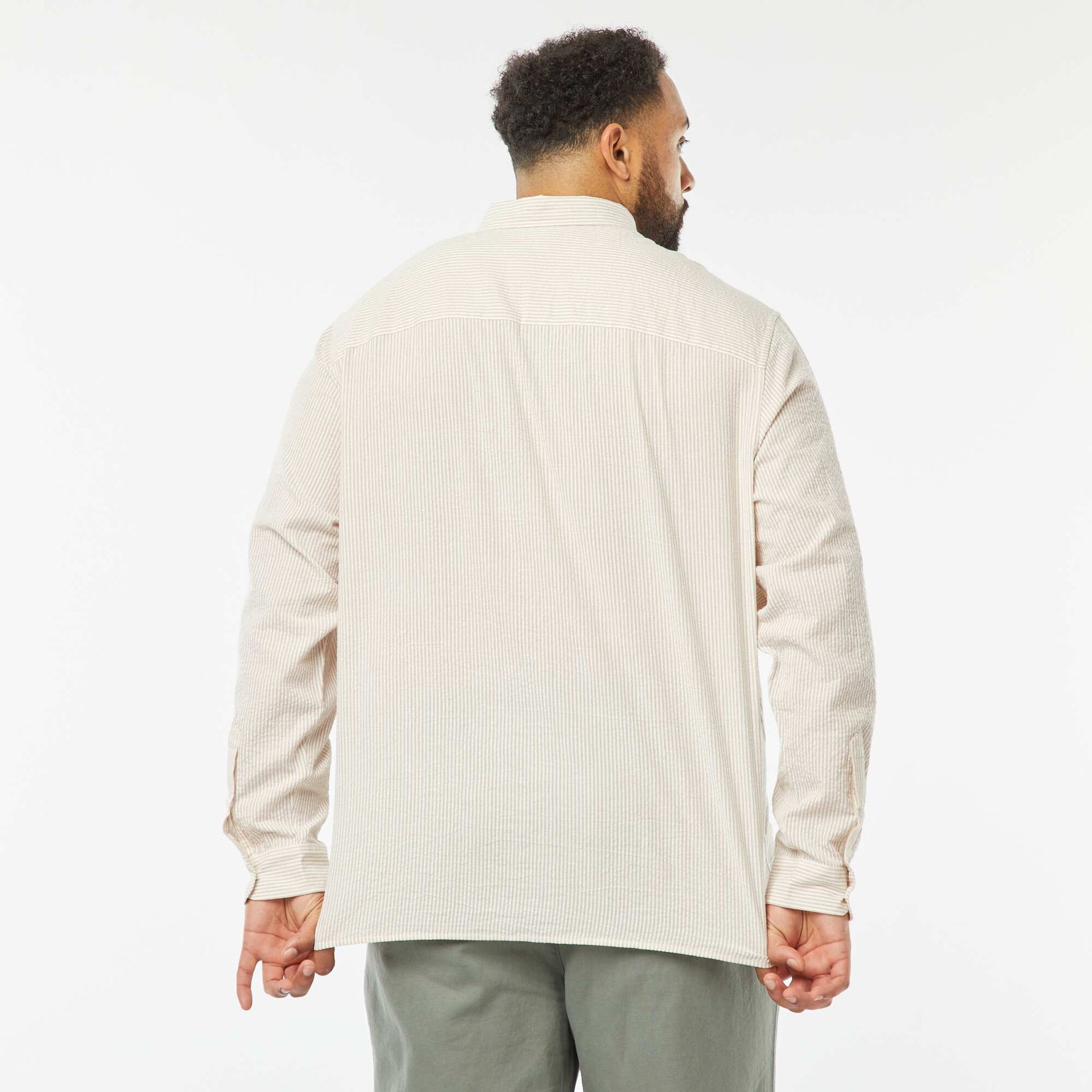 Chemise en matière crépon manches longues et motif rayé BEIGE