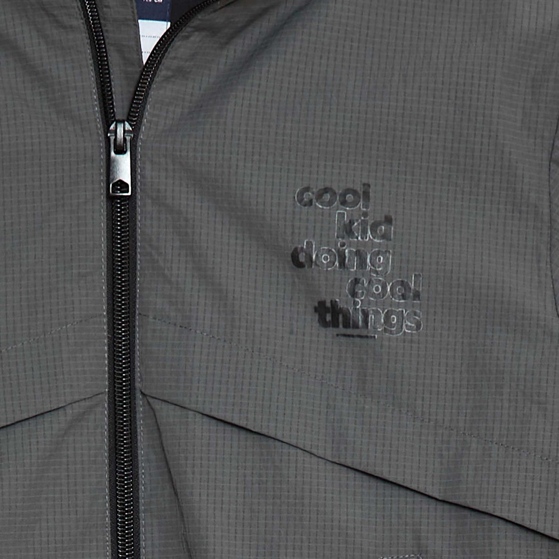 Coupe-vent déperlant à capuche GRIS