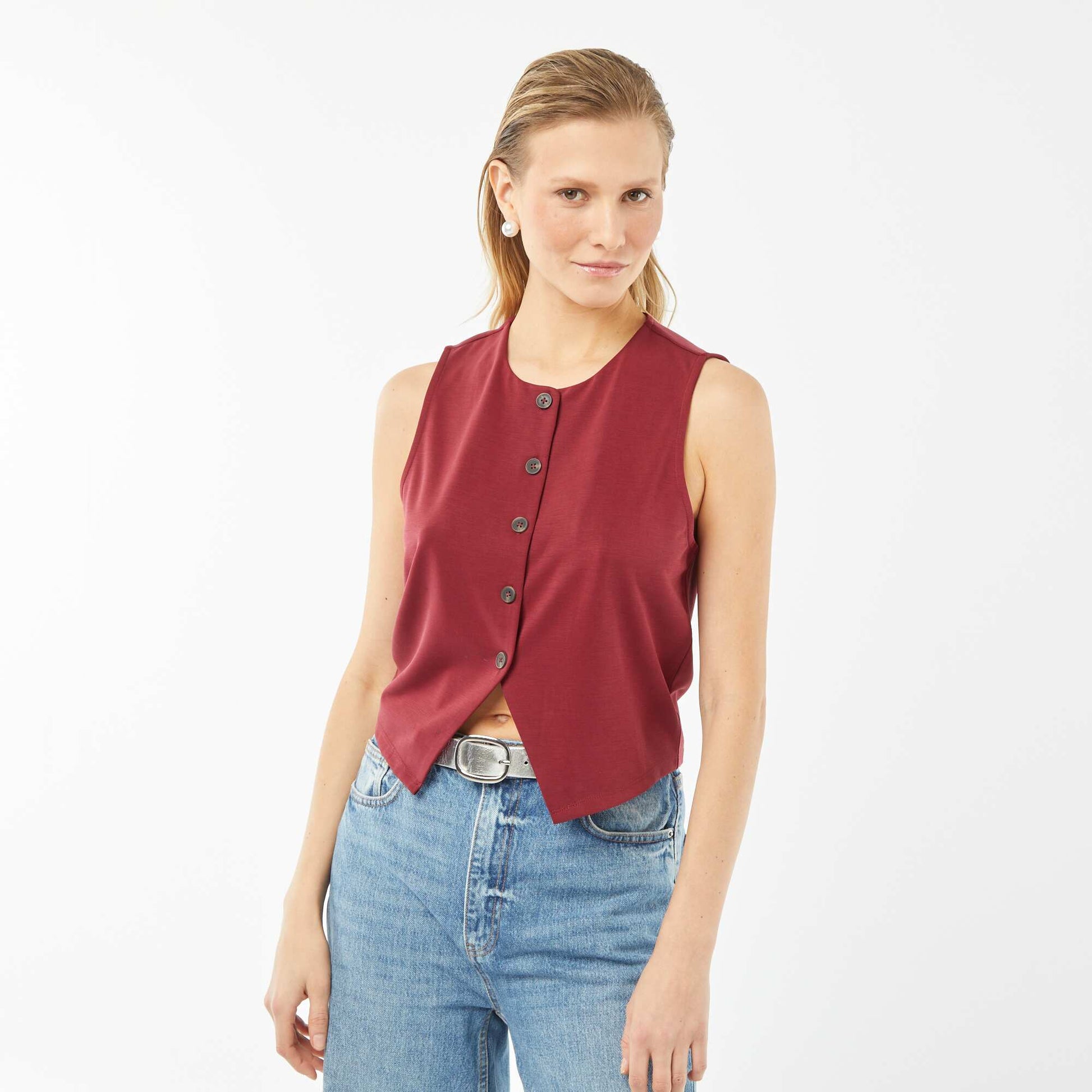 Veste légère sans manches avec ouverture boutonnée ROUGE