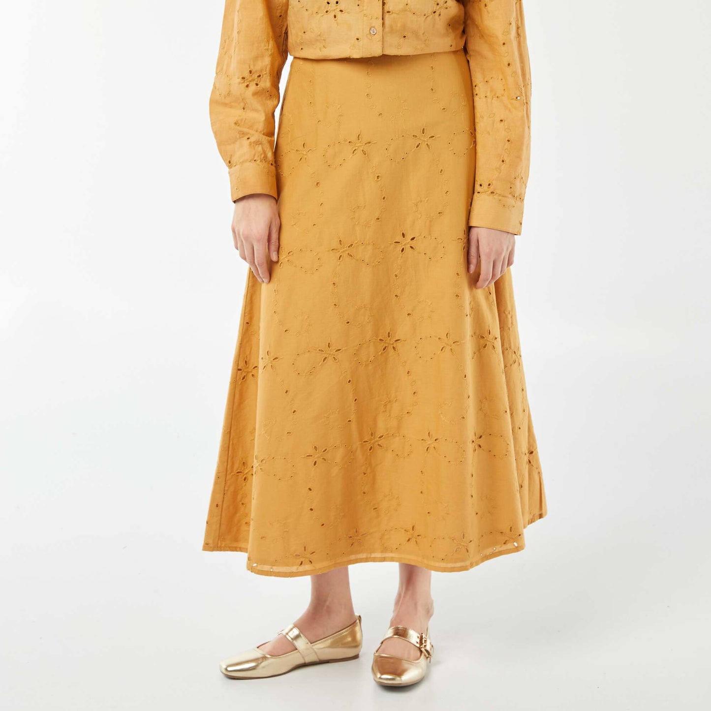 Jupe midi unie avec broderies anglaises OCRE