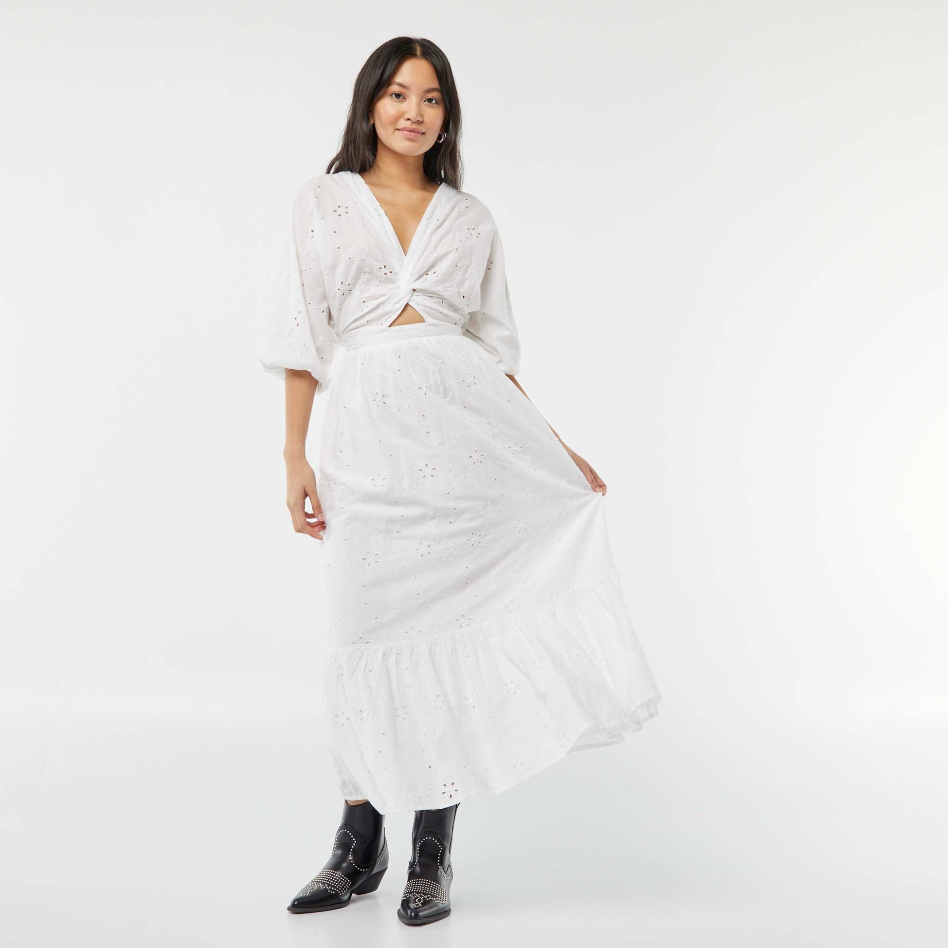 Robe longue avec broderie anglaise et volant à la base BLANC