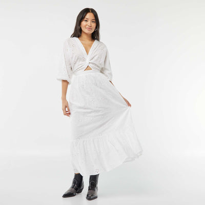 Robe longue avec broderie anglaise et volant à la base BLANC