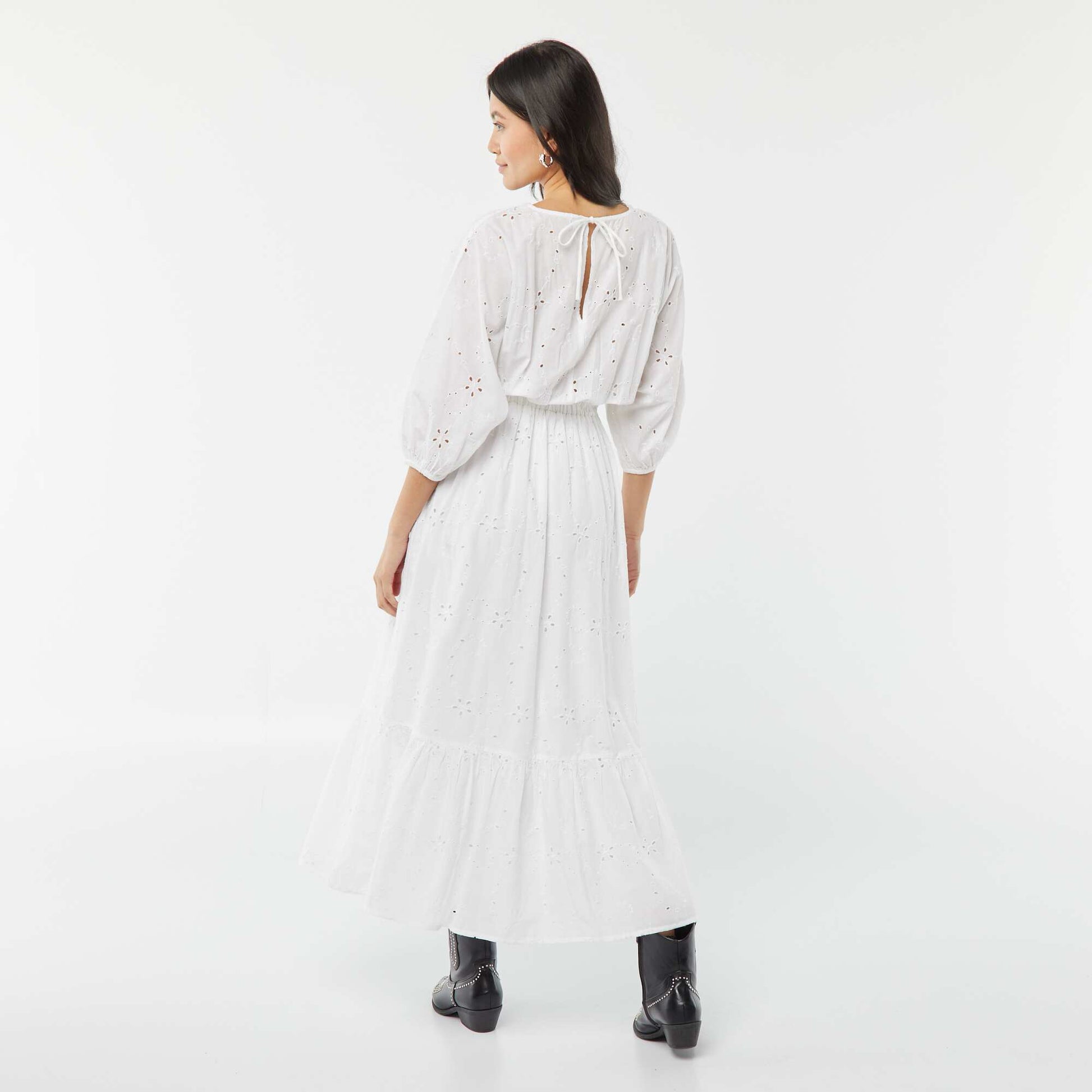 Robe longue avec broderie anglaise et volant à la base BLANC
