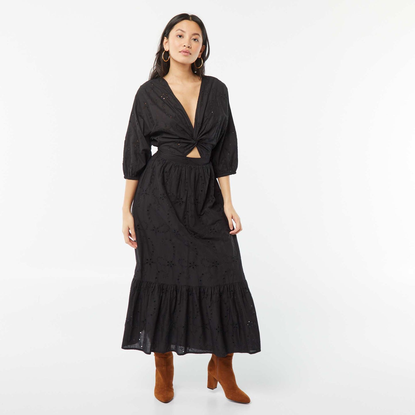 Robe longue avec broderie anglaise et volant à la base NOIR