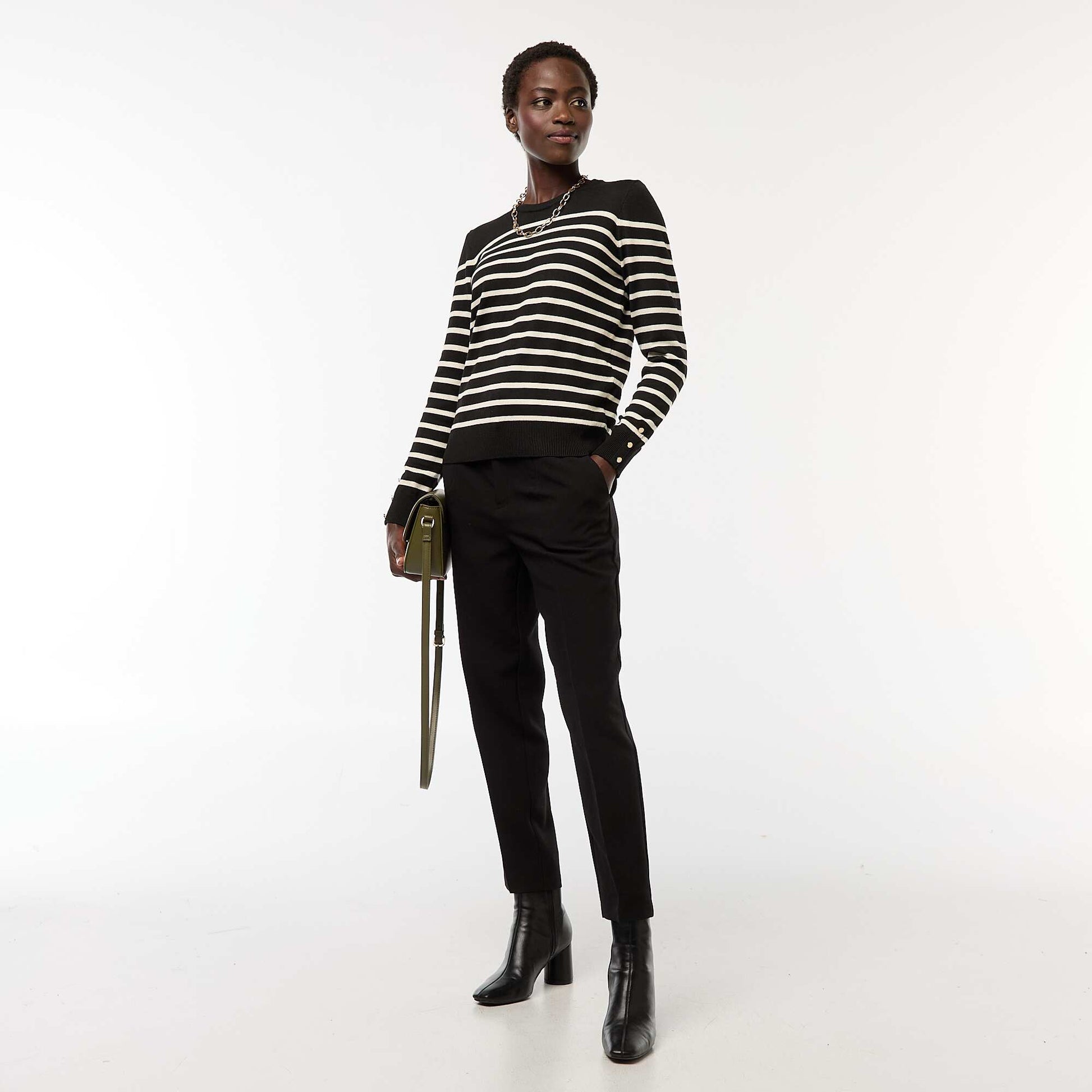 Pull en maille léger col rond NOIR