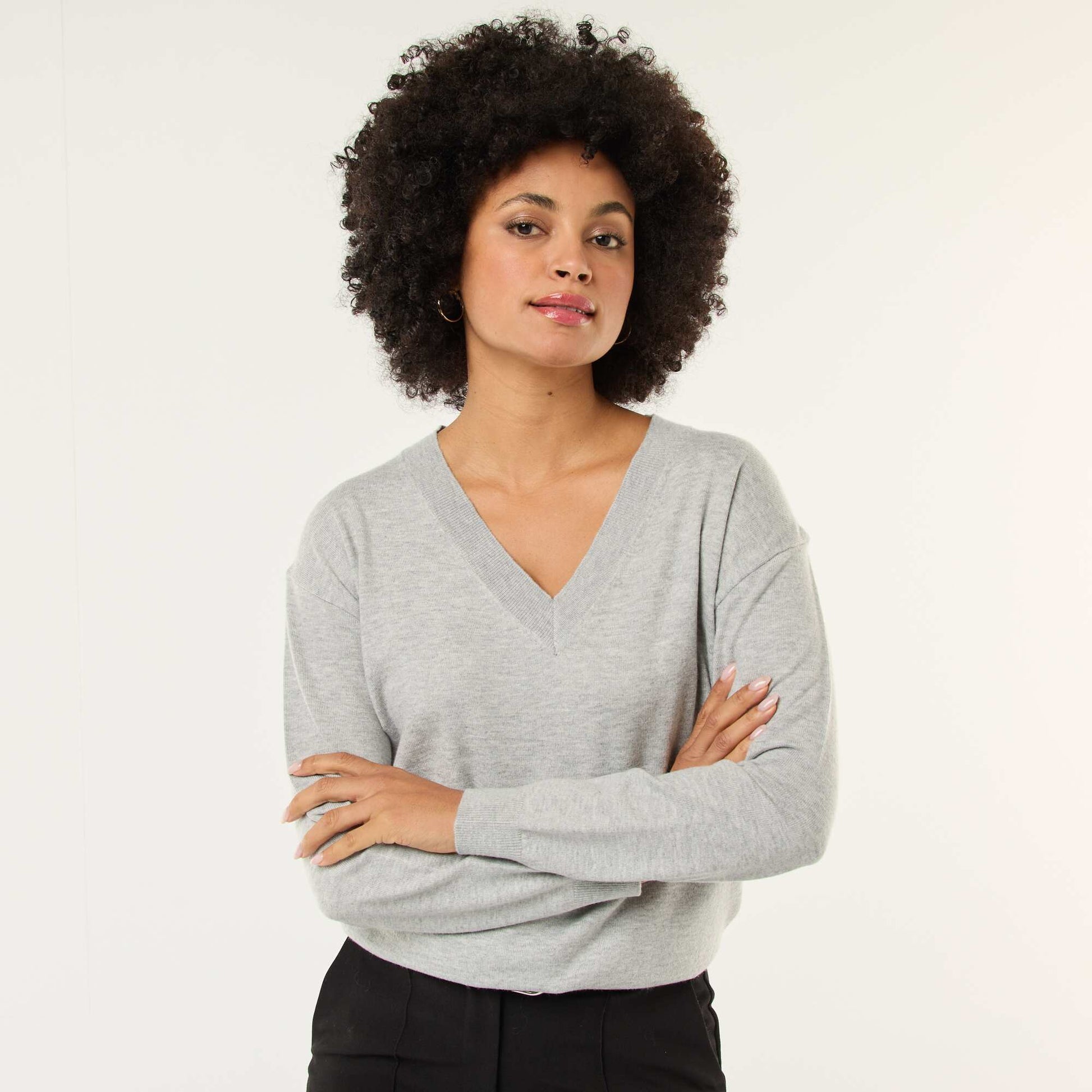 Pull en maille fine col V GRIS