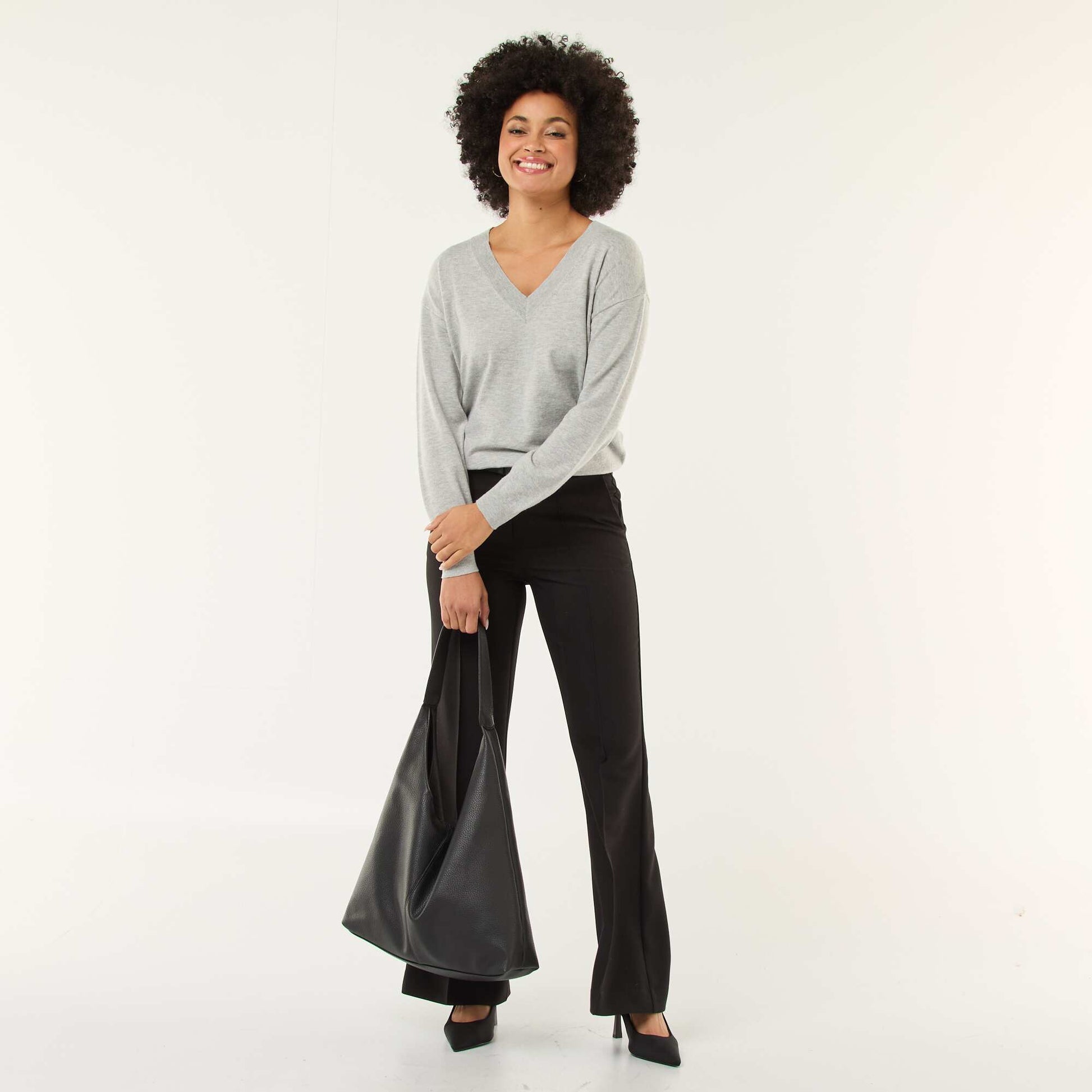 Pull en maille fine col V GRIS