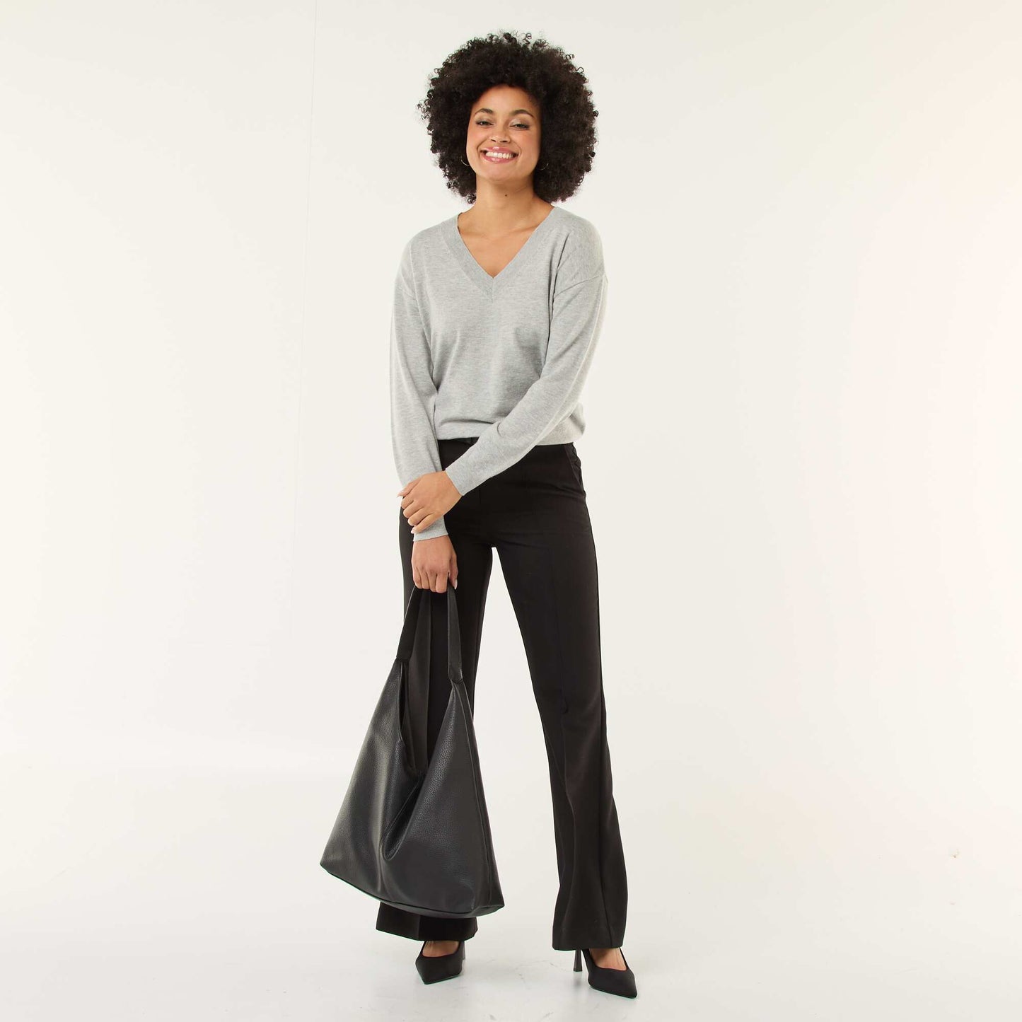 Pull en maille fine col V GRIS